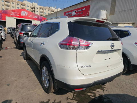 2015 NISSAN ROGUE at Marhaba Auctions