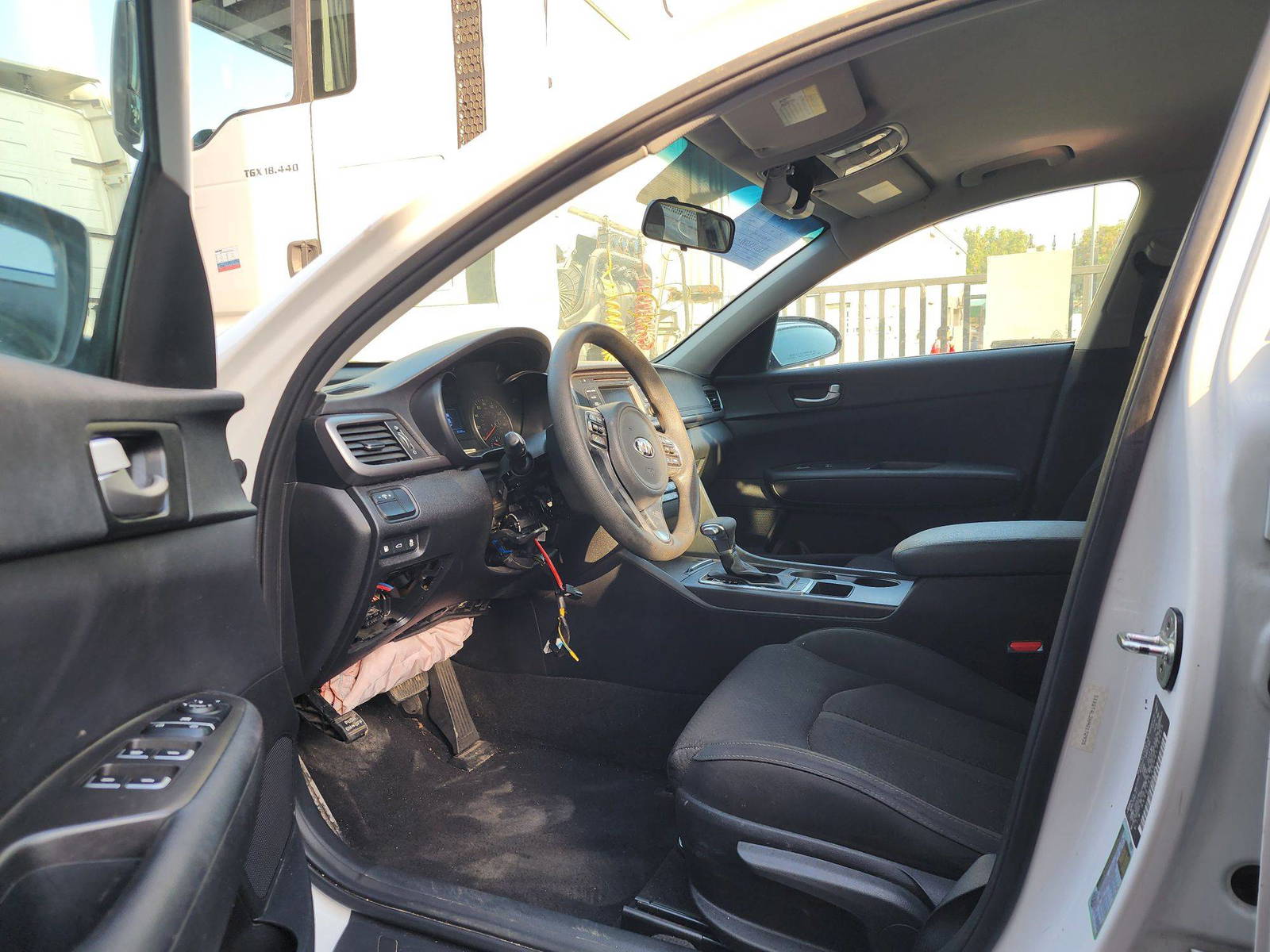 2017 KIA OPTIMA — 76190 Miles — Lot 44548455 — Souq - Marhaba Auctions Used Cars - Image 9