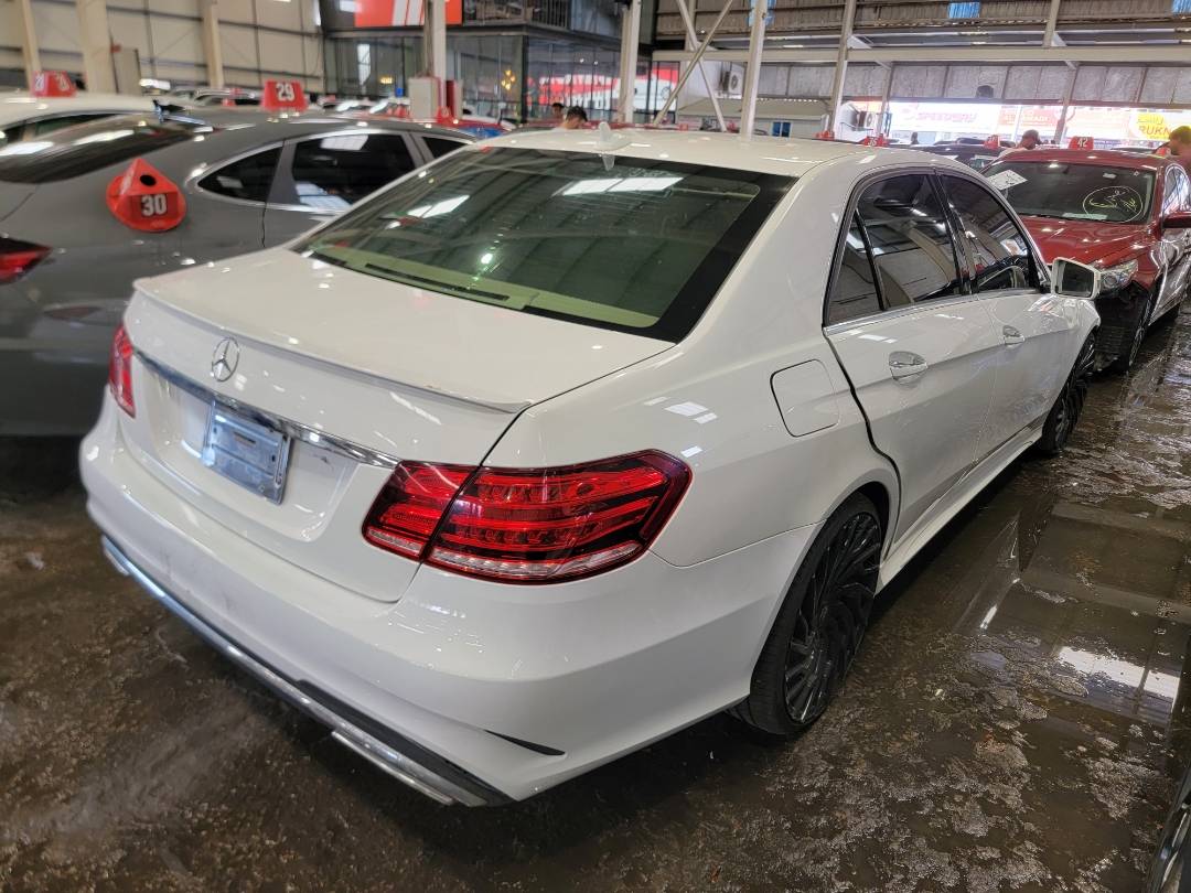 2014 MERCEDES BENZ E 350 — 187263 Miles — Lot 37377630 - Marhaba Auctions Used Cars - Image 4
