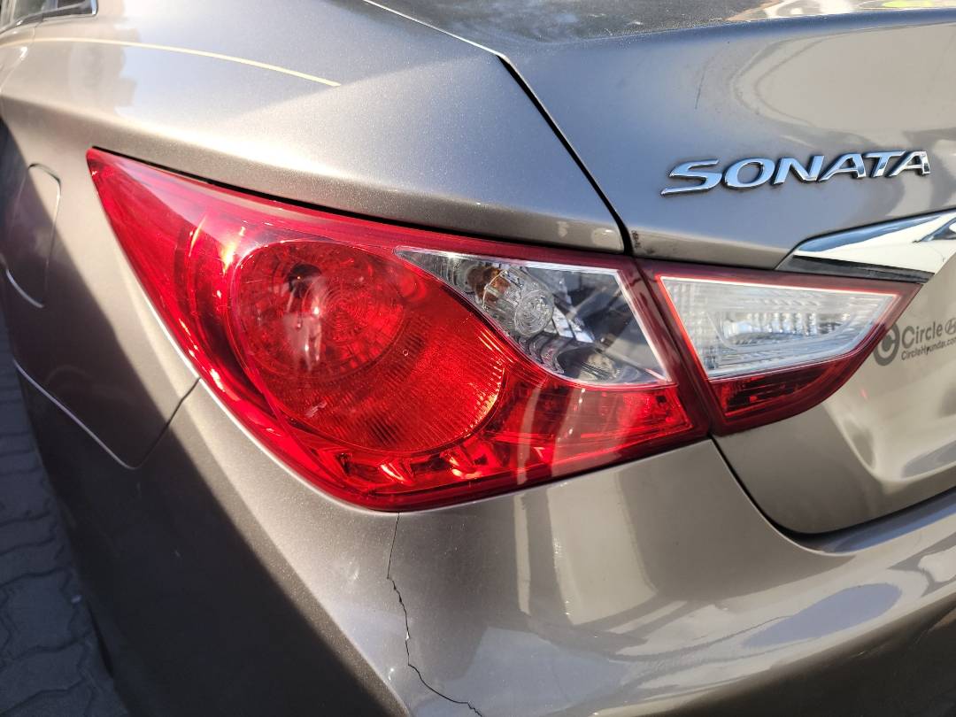 2014 HYUNDAI SONATA — 132198 Miles — Lot EH894368 - Marhaba Auctions Used Cars - Image 9