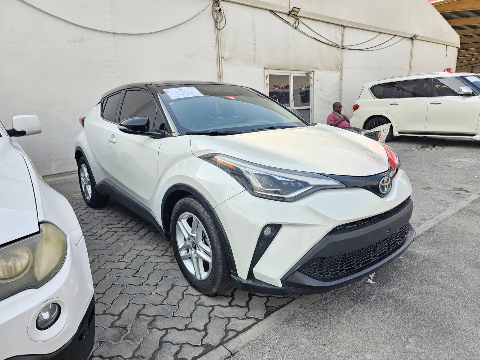 2020 TOYOTA C-HR — 94294 KM — Lot LR353585 — Souq - Marhaba Auctions Used Cars - Image 4