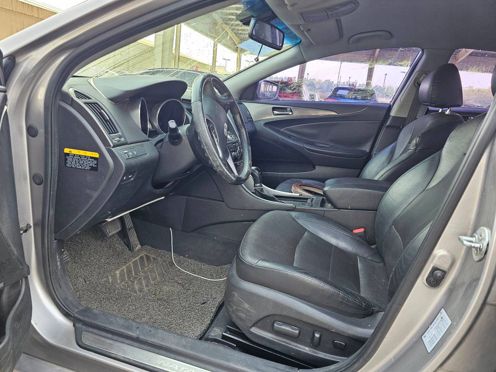 2012 HYUNDAI SONATA — 197522 KM — Lot CA035617 — Souq - Marhaba Auctions Used Cars - Image 8