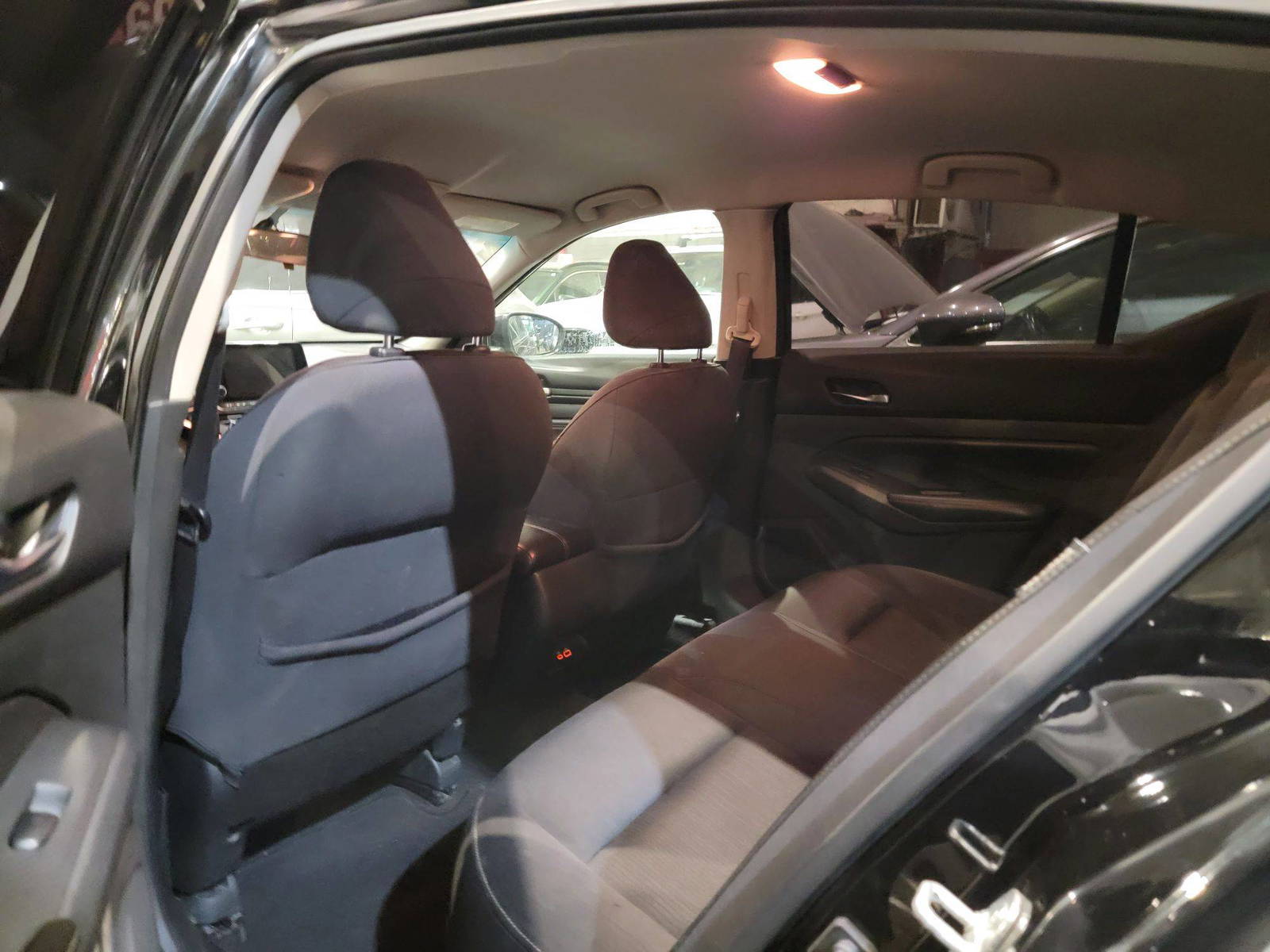2019 NISSAN ALTIMA — 194161 KM — Lot 205839 — Souq - Marhaba Auctions Used Cars - Image 6