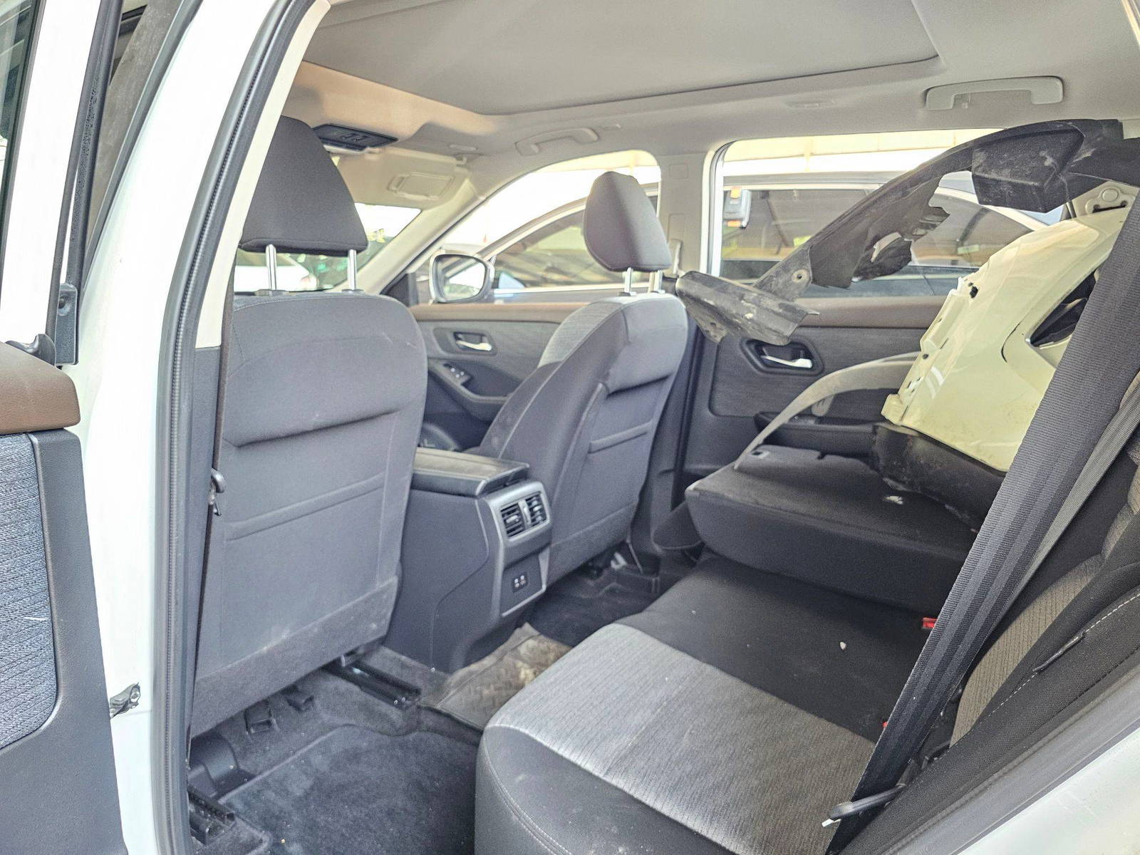 NISSAN ROGUE 2022 - Marhaba Auction Used Cars - Image 6