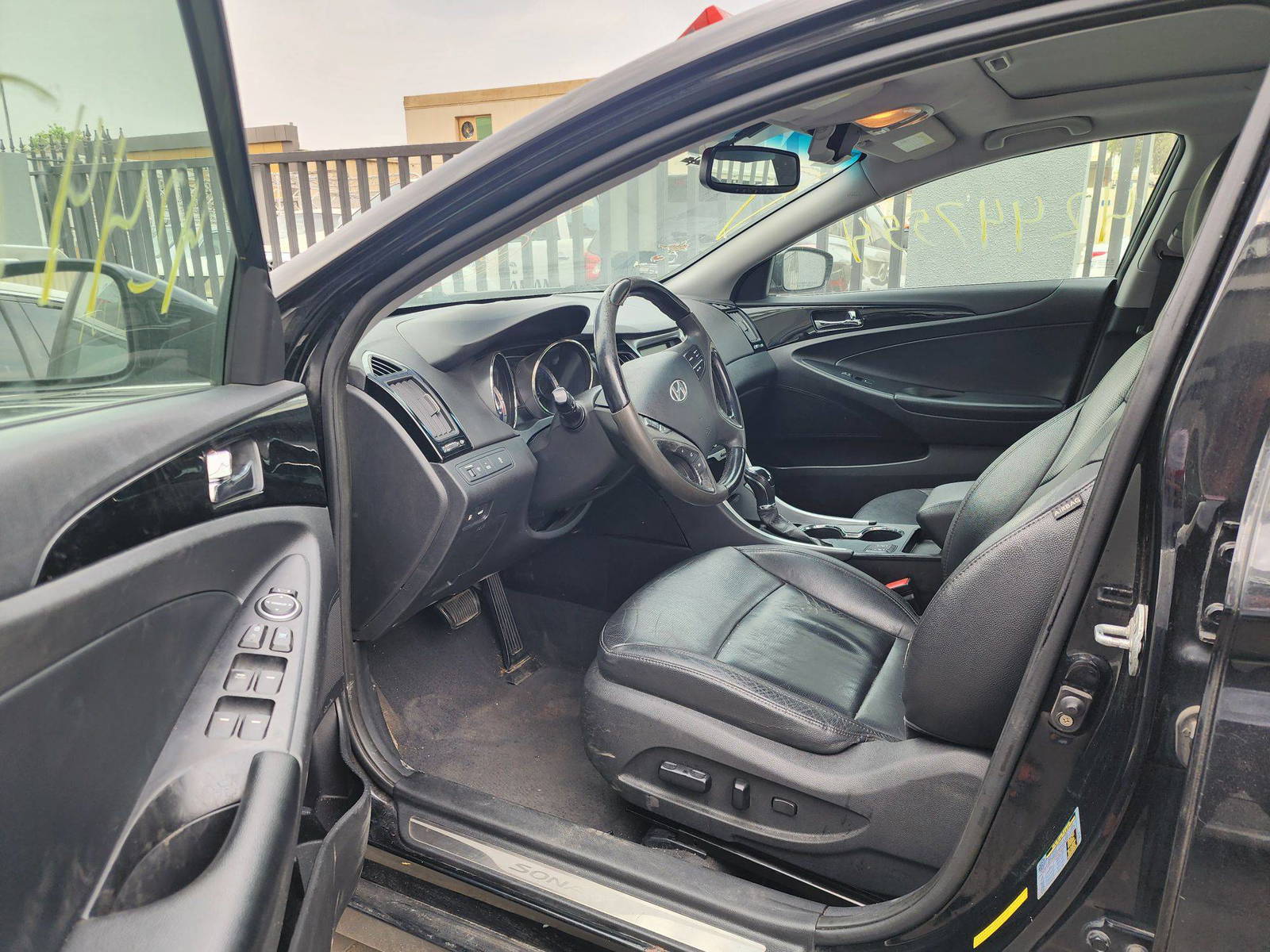 2011 HYUNDAI SONATA — 227486 Miles — Lot H144077 — Al Quoz - Marhaba Auctions Used Cars - Image 9