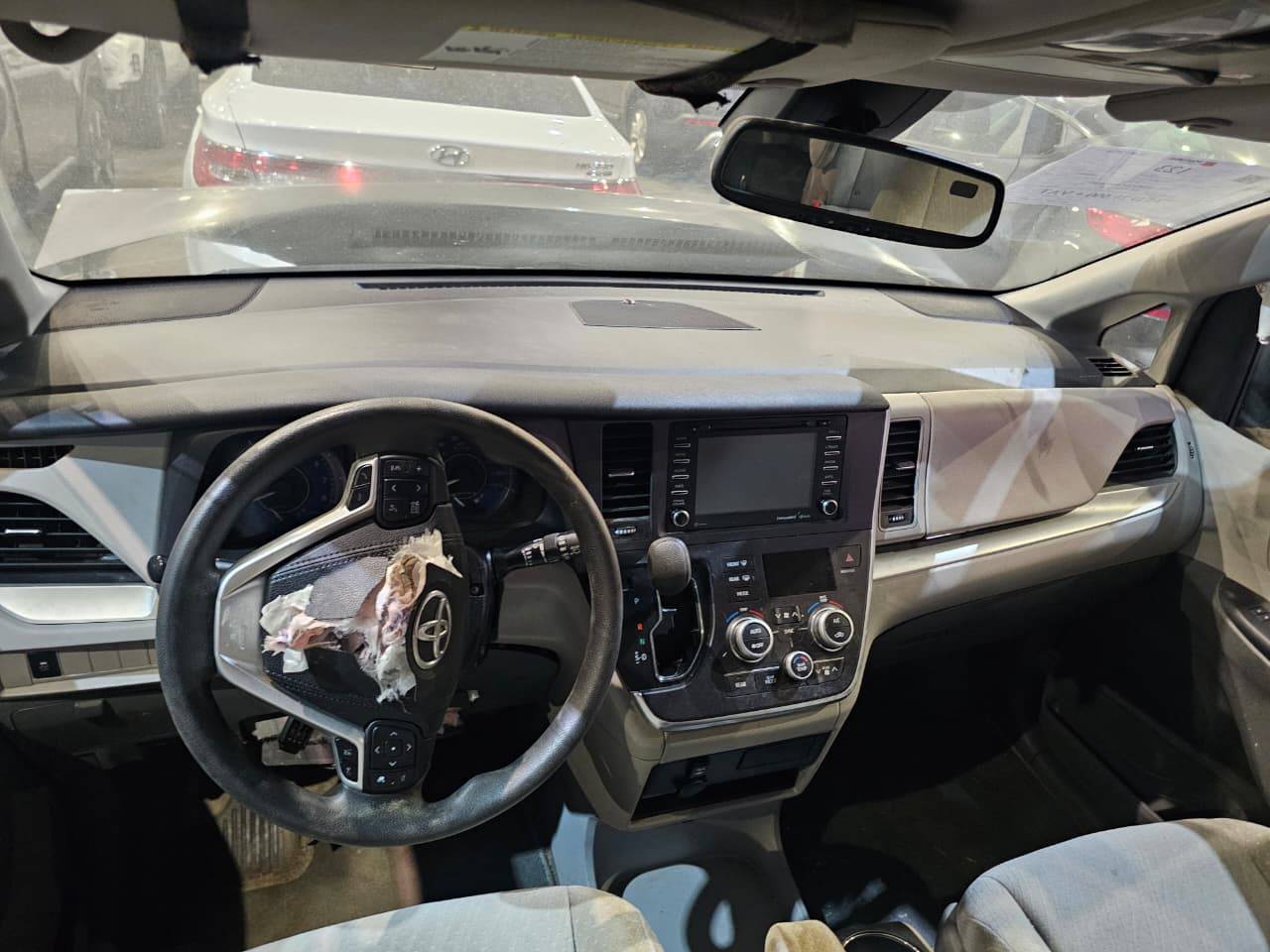 TOYOTA SIENNA 2018 - Marhaba Auction Used Cars - Image 8