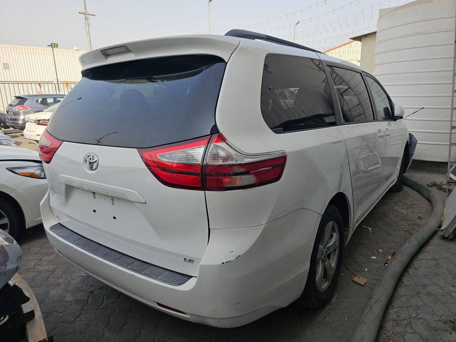 Toyota Sienna 2017 view 2