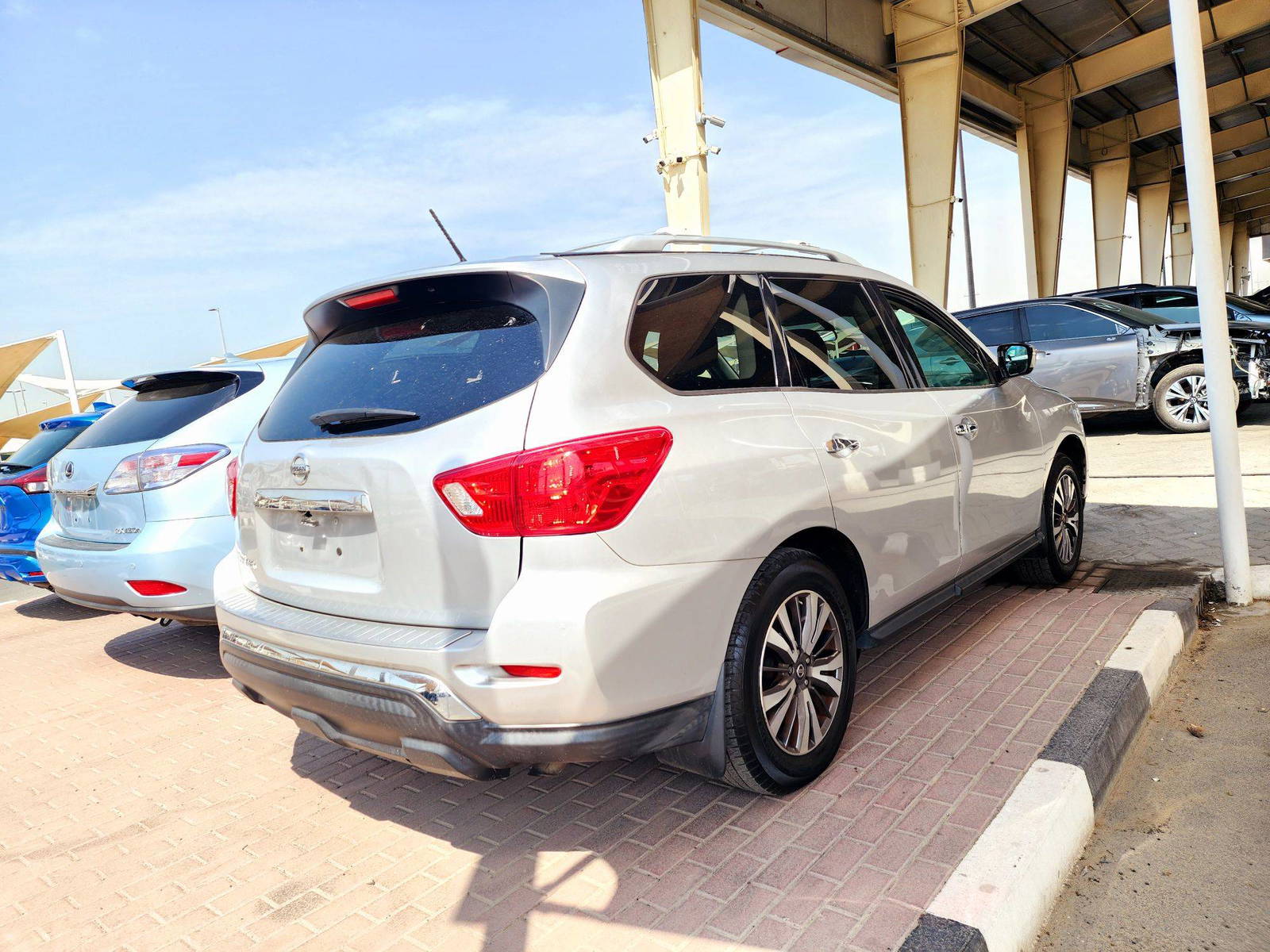2017 NISSAN PATHFINDER — 174621 Miles — Lot 2HC687576 — Souq - Marhaba Auctions Used Cars - Image 3
