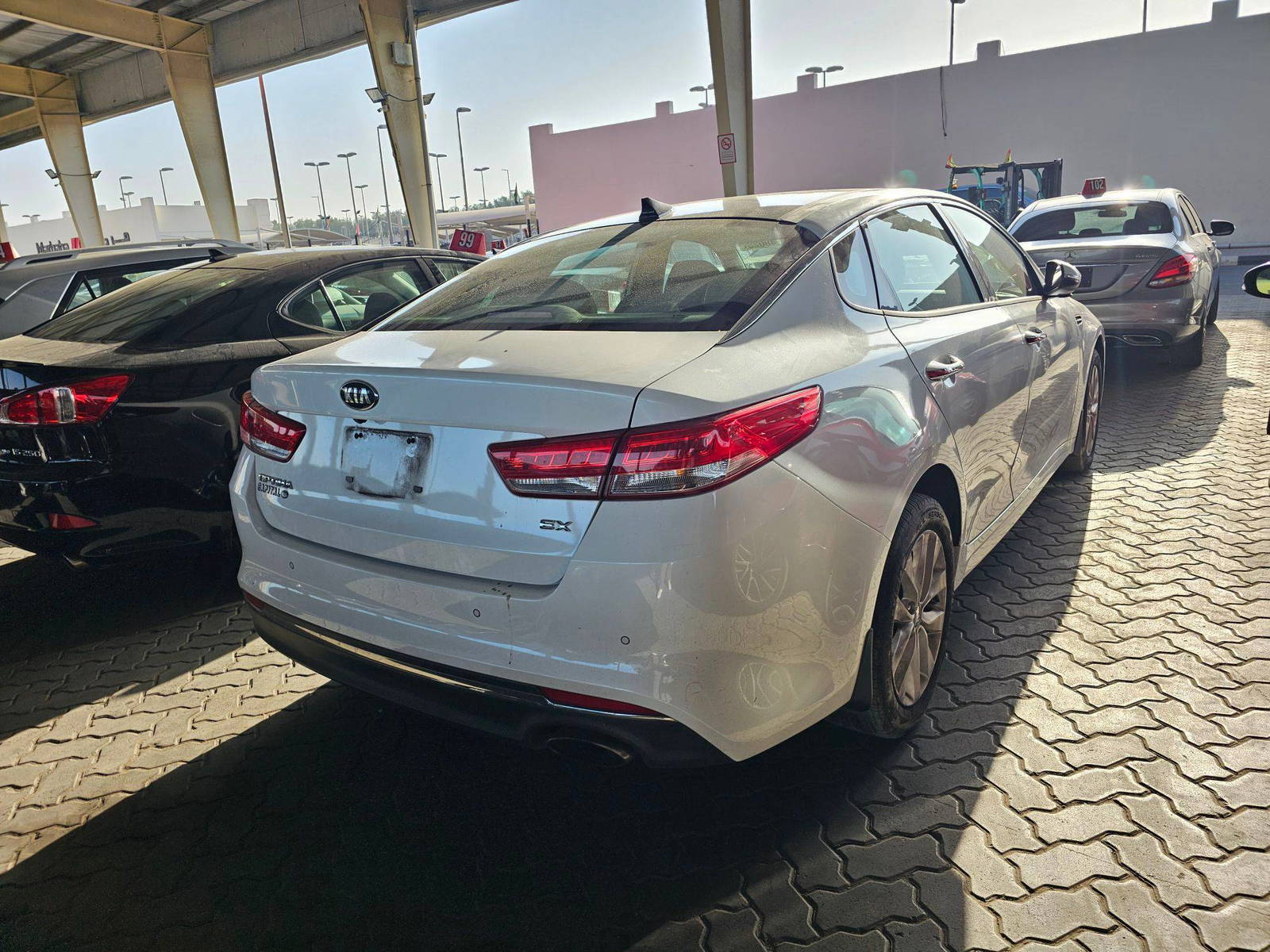 2016 KIA OPTIMA — 142176 Miles — Lot 90640025 — Souq - Marhaba Auctions Used Cars - Image 4