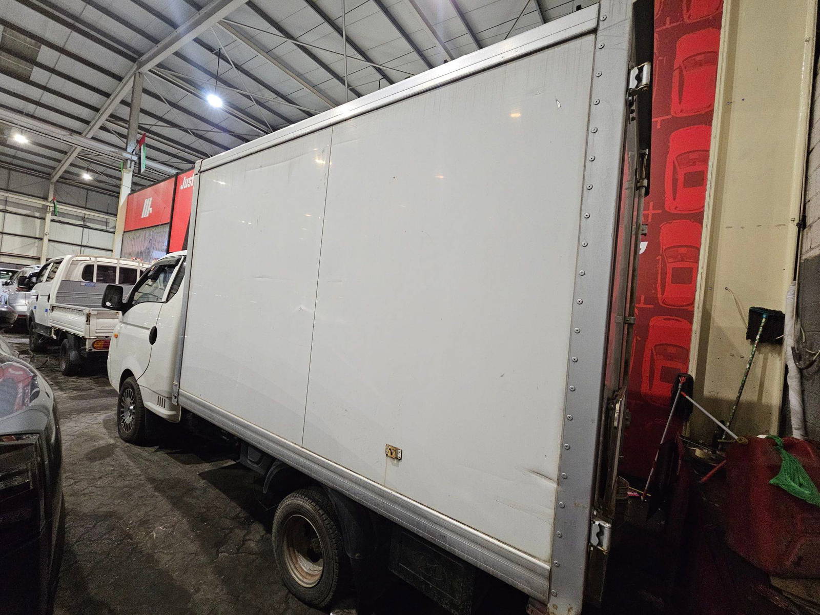 2011 HYUNDAI PORTER 2 — 235330 KM — Lot 758080 — Main - Marhaba Auctions Used Cars - Image 5