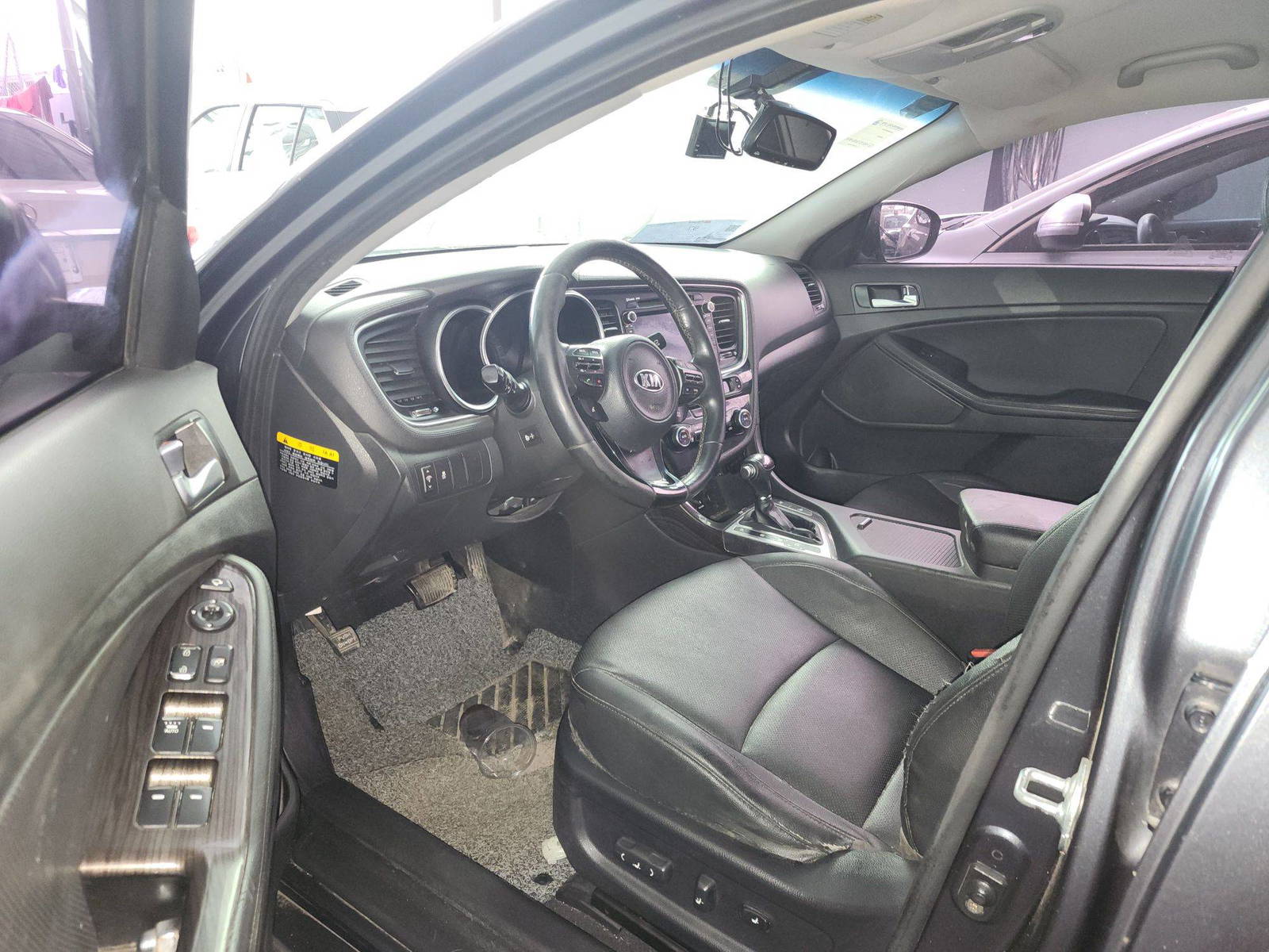 2015 KIA K5 — 160544 KM — Lot 547708 — Al Quoz - Marhaba Auctions Used Cars - Image 9