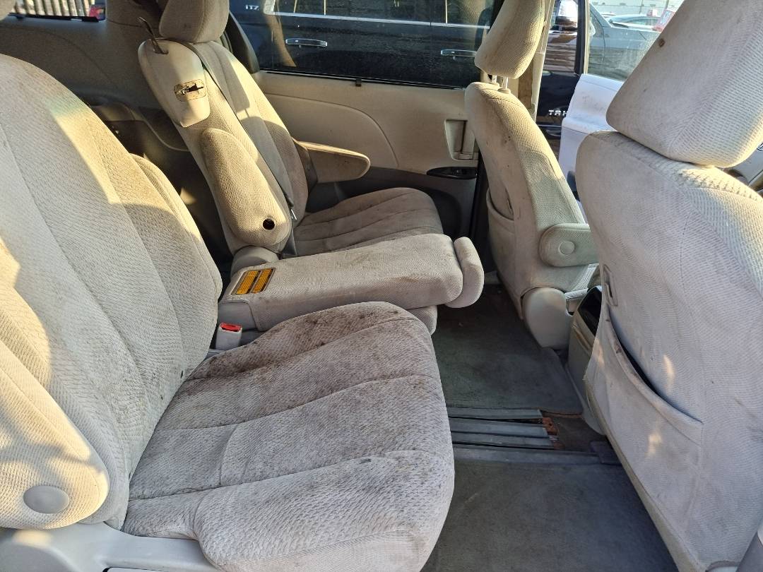 2011 TOYOTA SIENNA — 199264 Miles — Lot 214578 — Ind. 12 - Marhaba Auctions Used Cars - Image 7