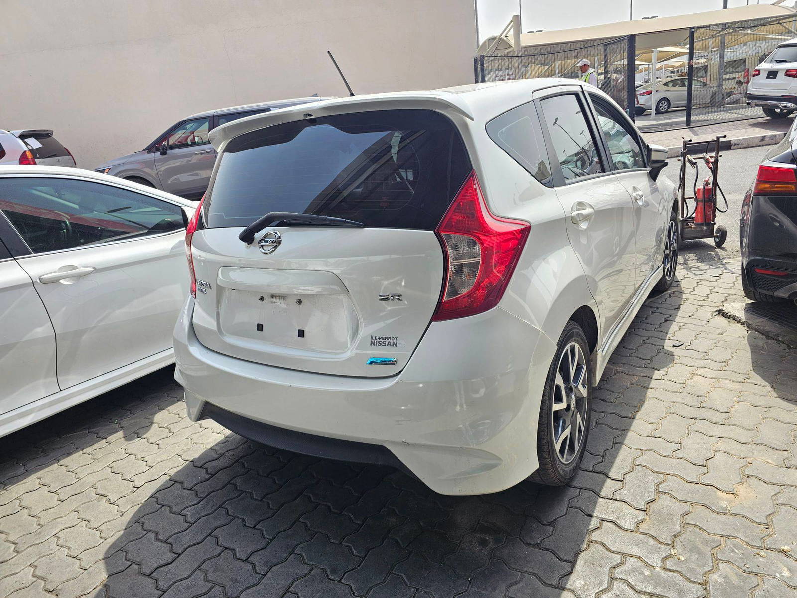 2015 NISSAN VERSA — 169413 KM — Lot 399278 — Souq - Marhaba Auctions Used Cars - Image 4