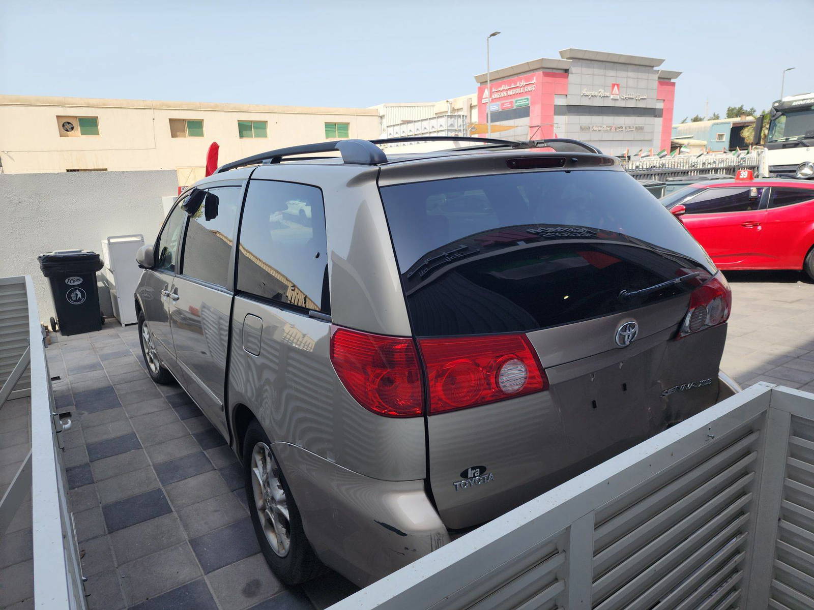2006 TOYOTA SIENNA — 154237 Miles — Lot 21306 — Al Quoz - Marhaba Auctions Used Cars - Image 6