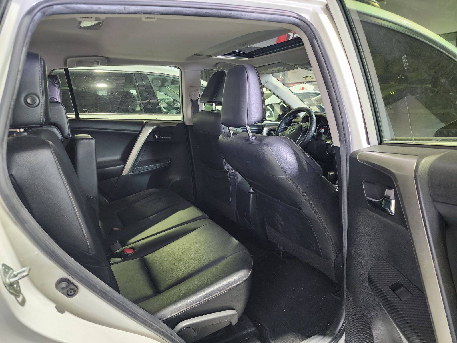2014 TOYOTA RAV4 — 110470 KM — Lot 58753 — Main - Marhaba Auctions Used Cars - Image 7