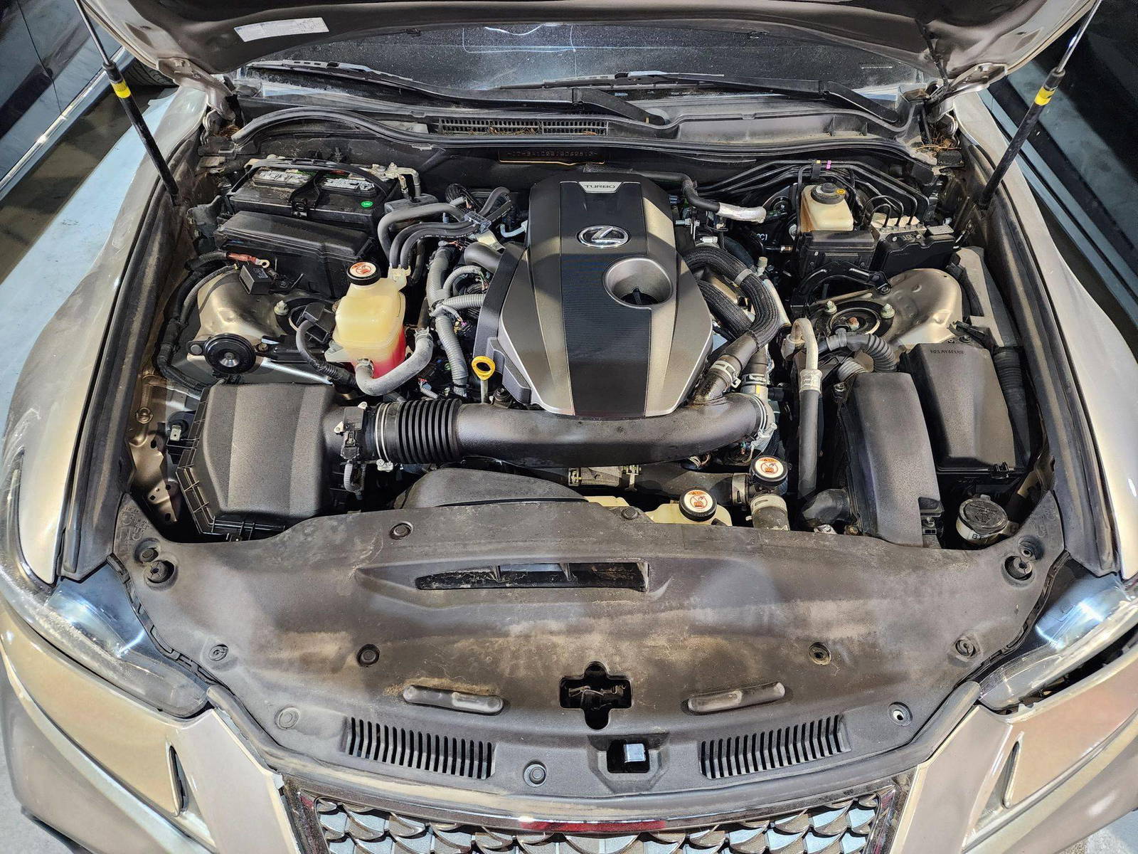 2018 LEXUS IS 300 — 105211 Miles — Lot 62813 — Souq - Marhaba Auctions Used Cars - Image 7