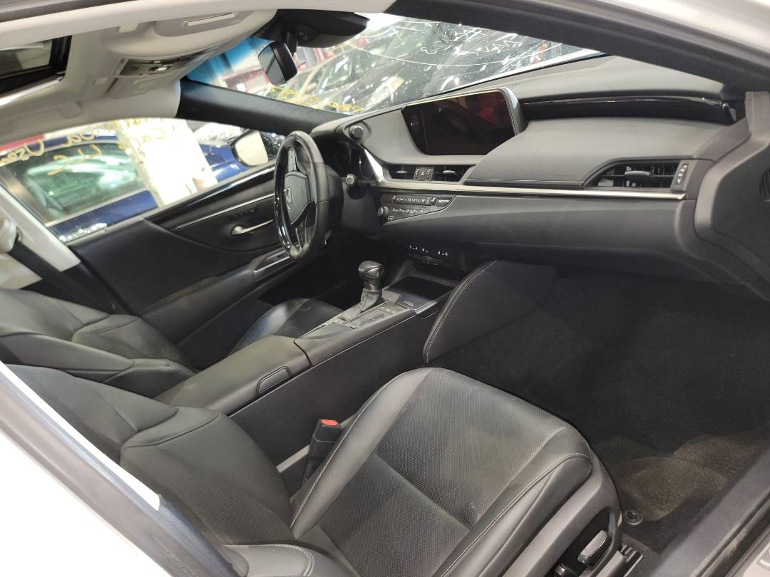 2020 LEXUS ES 300H — 54292 Miles — Lot 37553716 - Marhaba Auctions Used Cars - Image 6