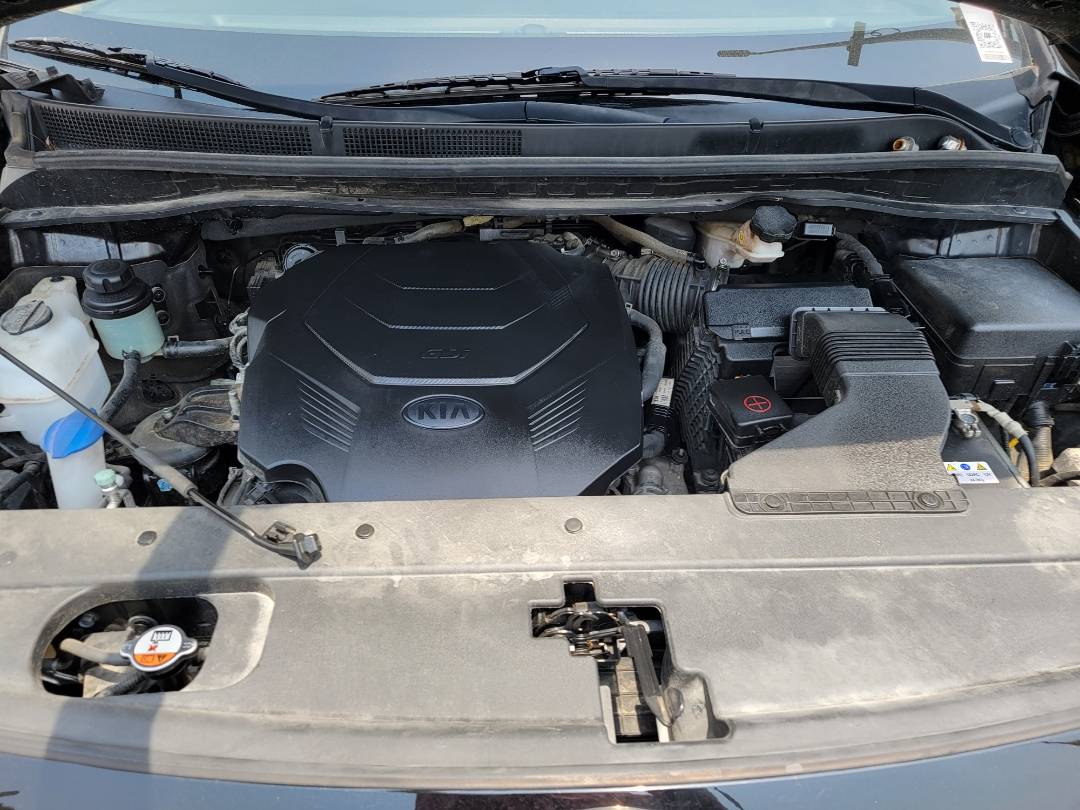 2019 KIA CARNIVAL LX — 77034 KM — Lot 480428 — Main - Marhaba Auctions Used Cars - Image 10