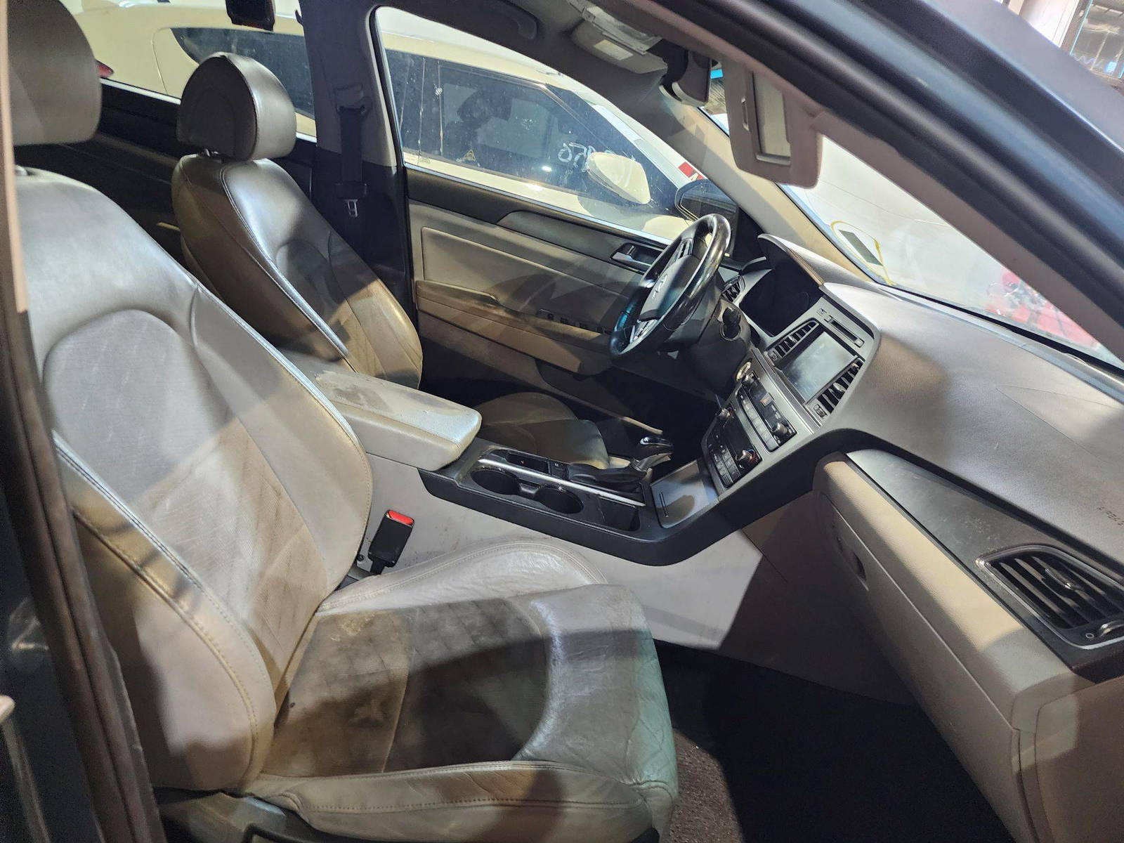 2015 HYUNDAI SONATA — 168949 Miles — Lot 94537 — Al Quoz - Marhaba Auctions Used Cars - Image 9