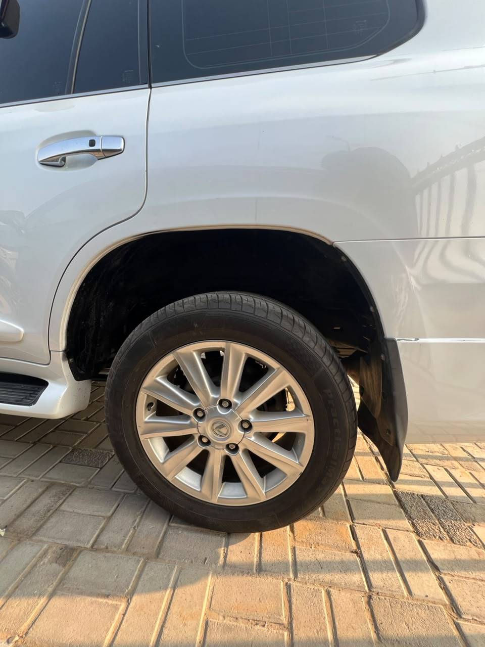 2011 LEXUS LX 570 — 429037 KM — Lot 4069473 - Marhaba Auctions Used Cars - Image 10