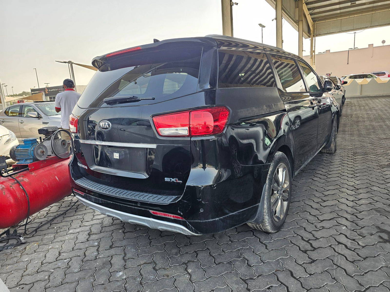 2015 KIA SEDONA — 164034 Miles — Lot 6028602 — Souq - Marhaba Auctions Used Cars - Image 3