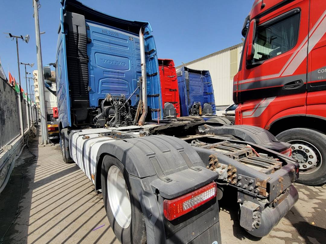 2015 VOLVO FH-Series — 1154603 KM — Lot 733990 — Main - Marhaba Auctions Used Cars - Image 4