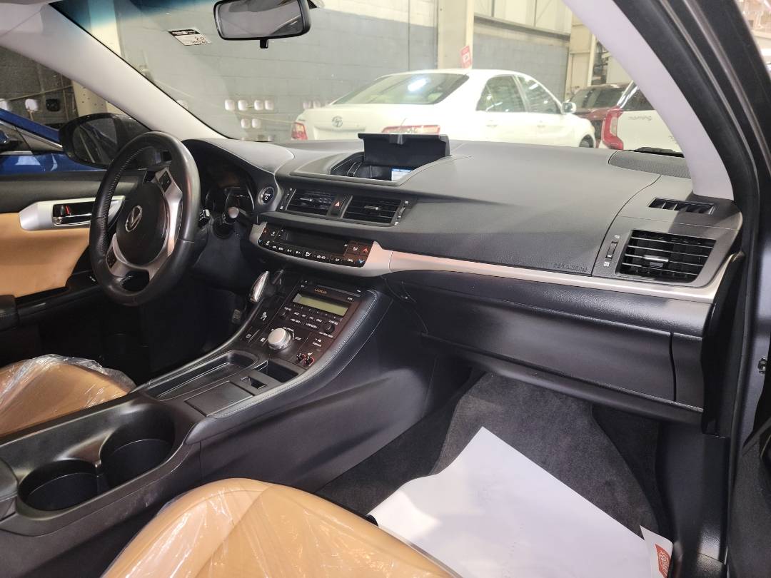 2012 LEXUS CT 200 — 99317 Miles — Lot C2113289 - Marhaba Auctions Used Cars - Image 5