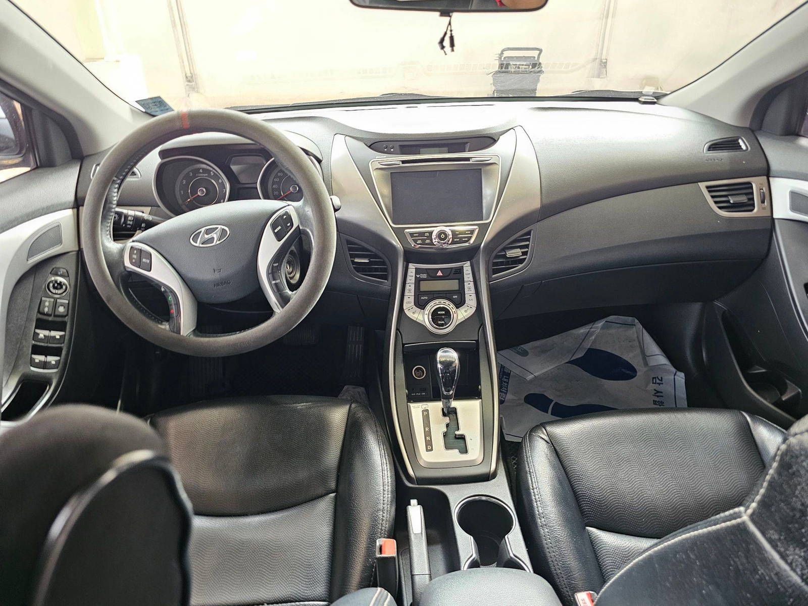 2012 HYUNDAI AVANTE — 192235 KM — Lot 597233 — Souq - Marhaba Auctions Used Cars - Image 7