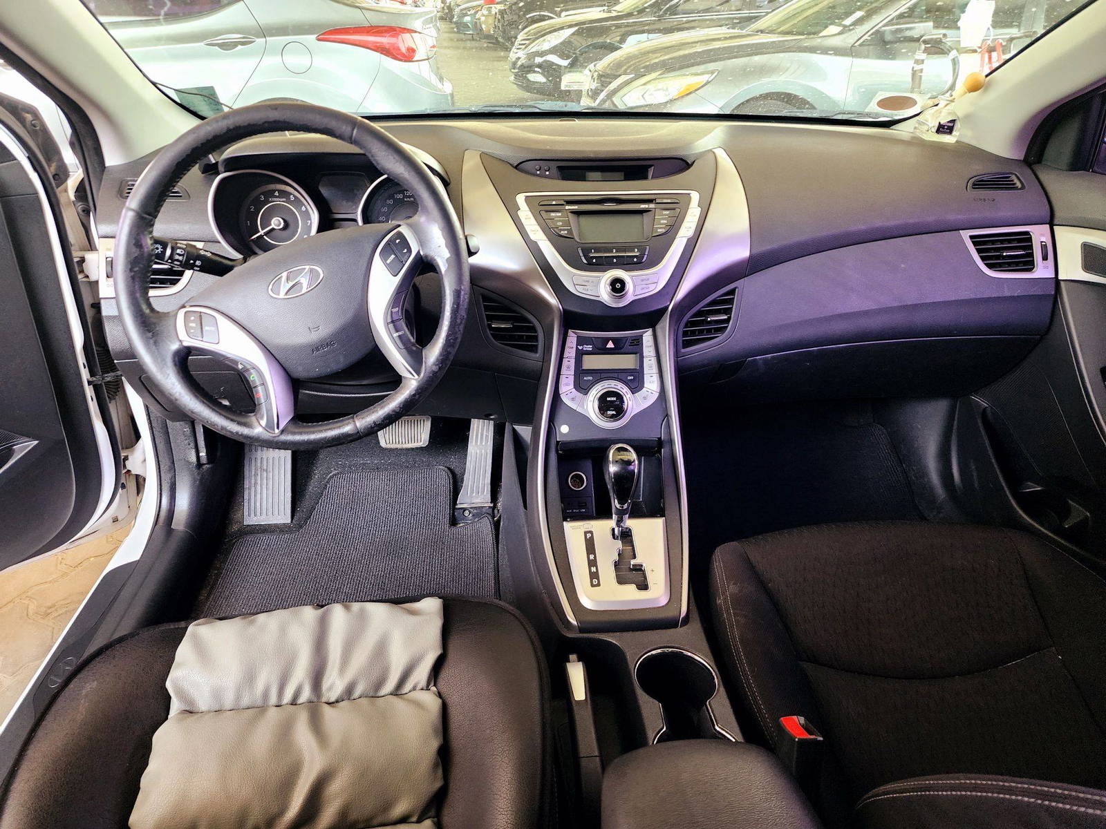 2012 HYUNDAI AVANTE — 256685 KM — Lot 560097 — Ind. 12 - Marhaba Auctions Used Cars - Image 7