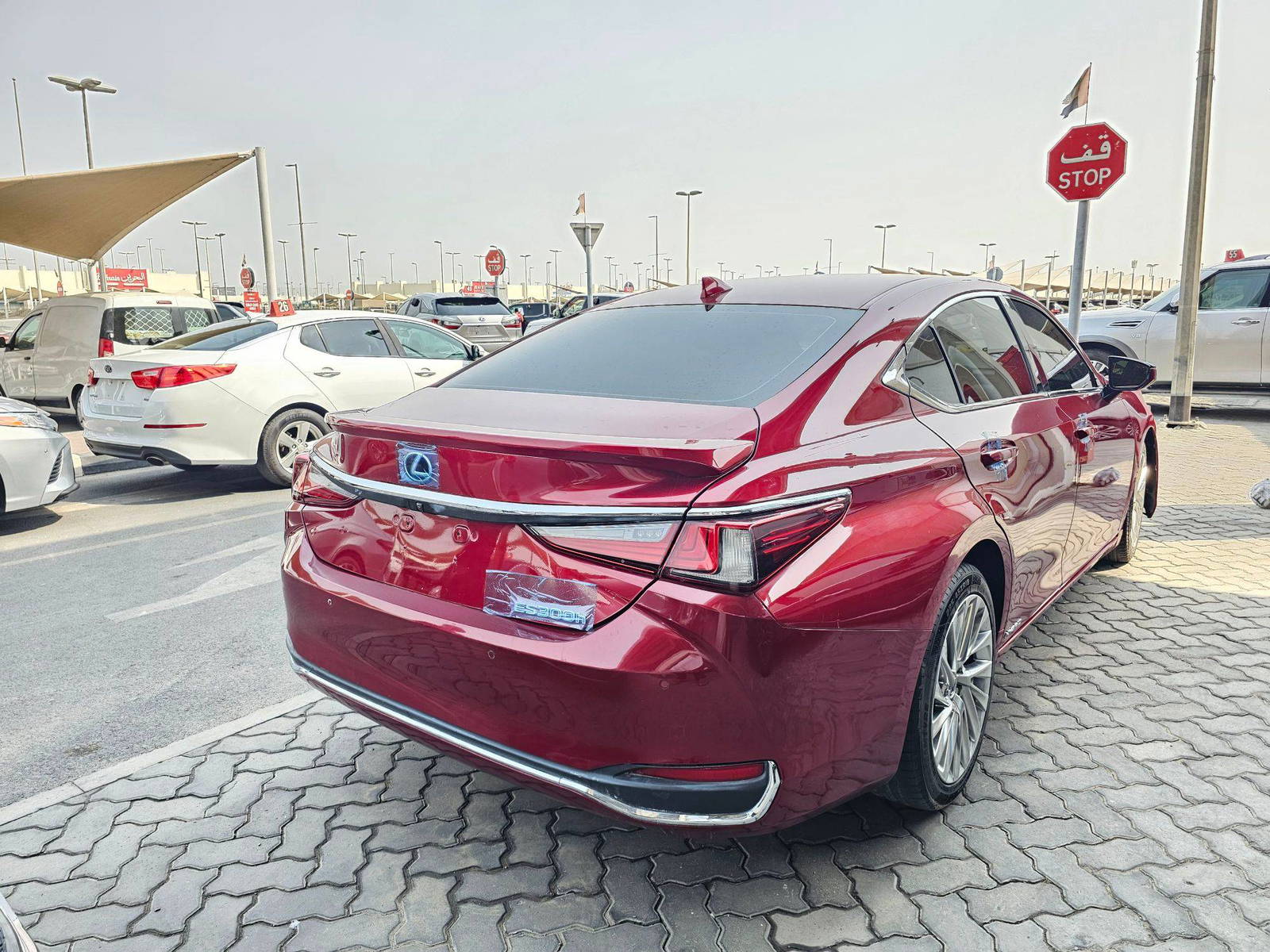 2020 LEXUS ES 300H — 23950 KM — Lot 1LU008741 — Souq - Marhaba Auctions Used Cars - Image 4