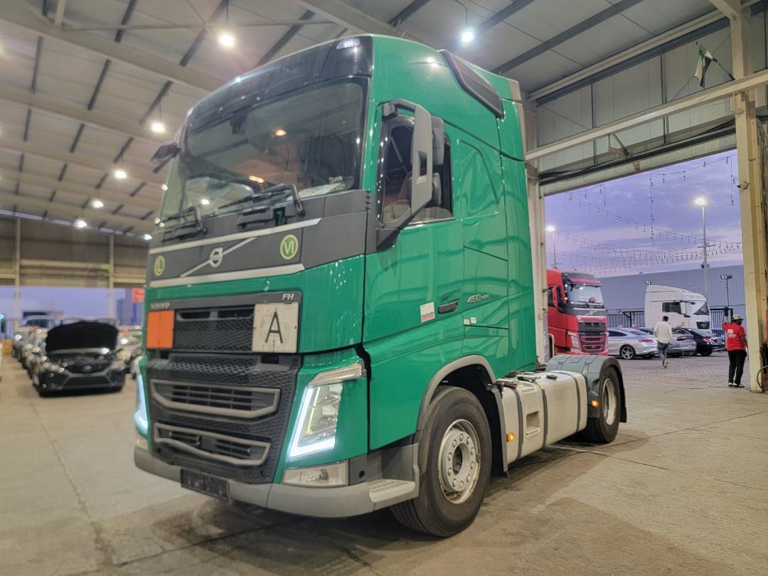 2018 VOLVO FH-Series — 736667 KM — Lot A823560 — Al Quoz - Marhaba Auctions Used Cars - Image 3