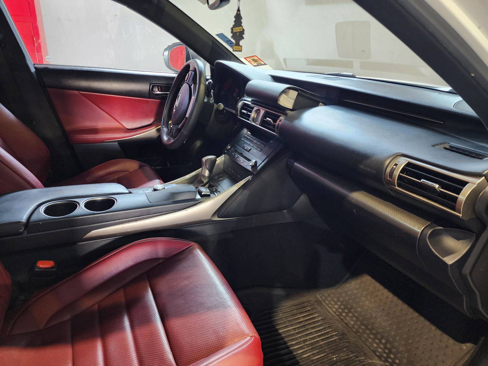 2015 LEXUS IS 250 — 118723 Miles — Lot 29402 — Al Quoz - Marhaba Auctions Used Cars - Image 7