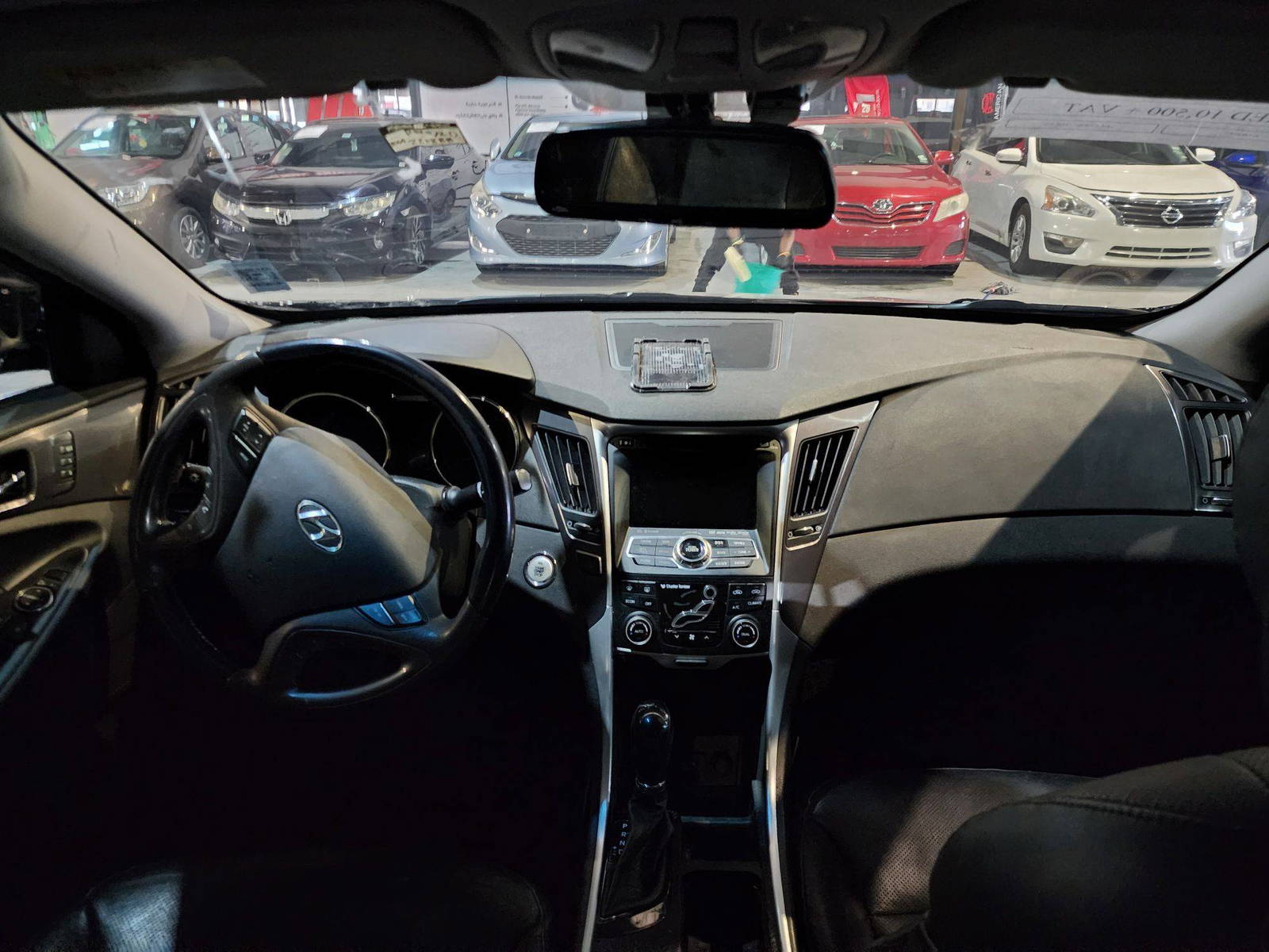 2012 HYUNDAI SONATA — 220888 KM — Lot 018100 — Al Quoz - Marhaba Auctions Used Cars - Image 8