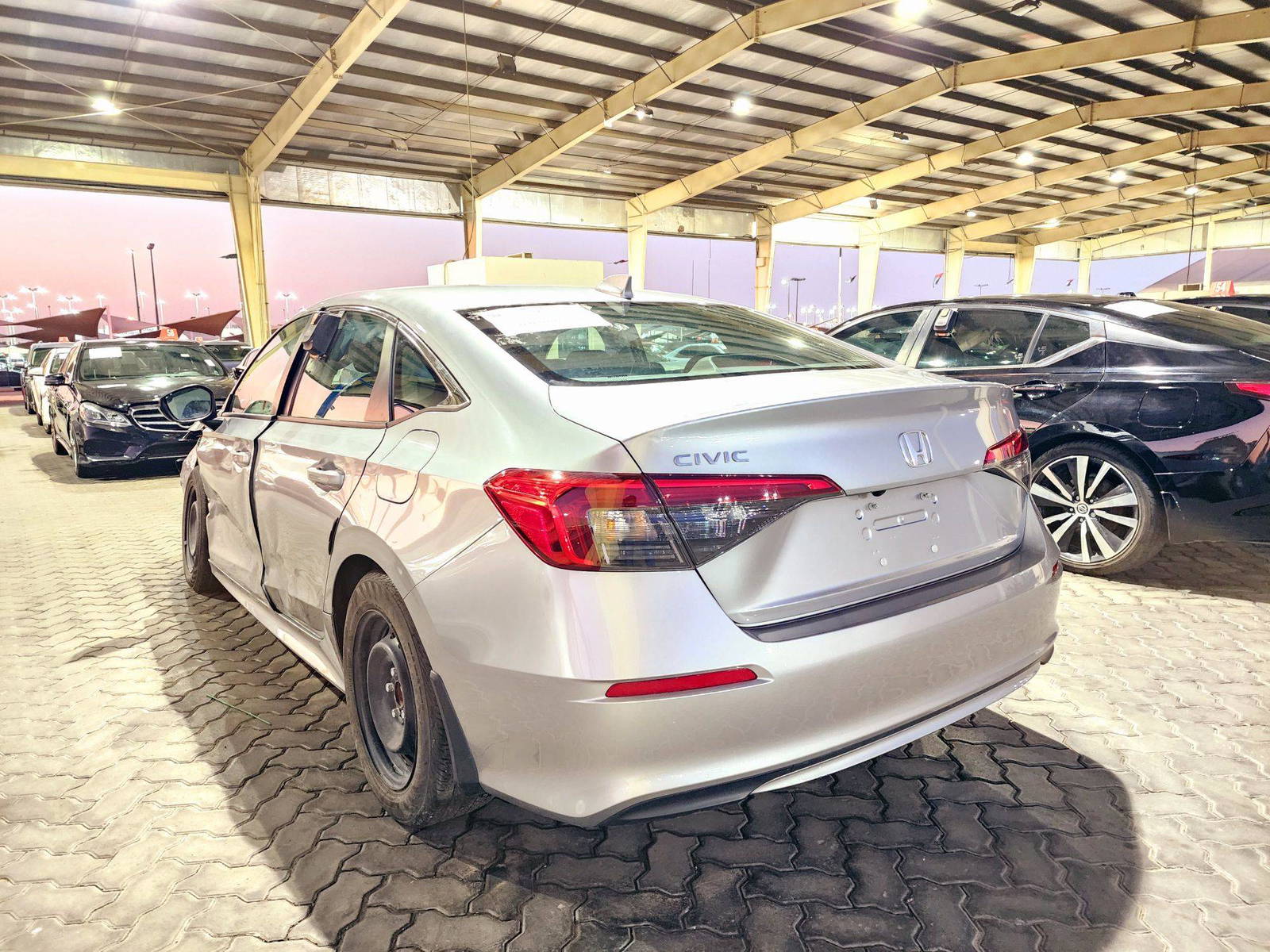 2023 HONDA CIVIC — 9637 KM — Lot 47699344 — Souq - Marhaba Auctions Used Cars - Image 3