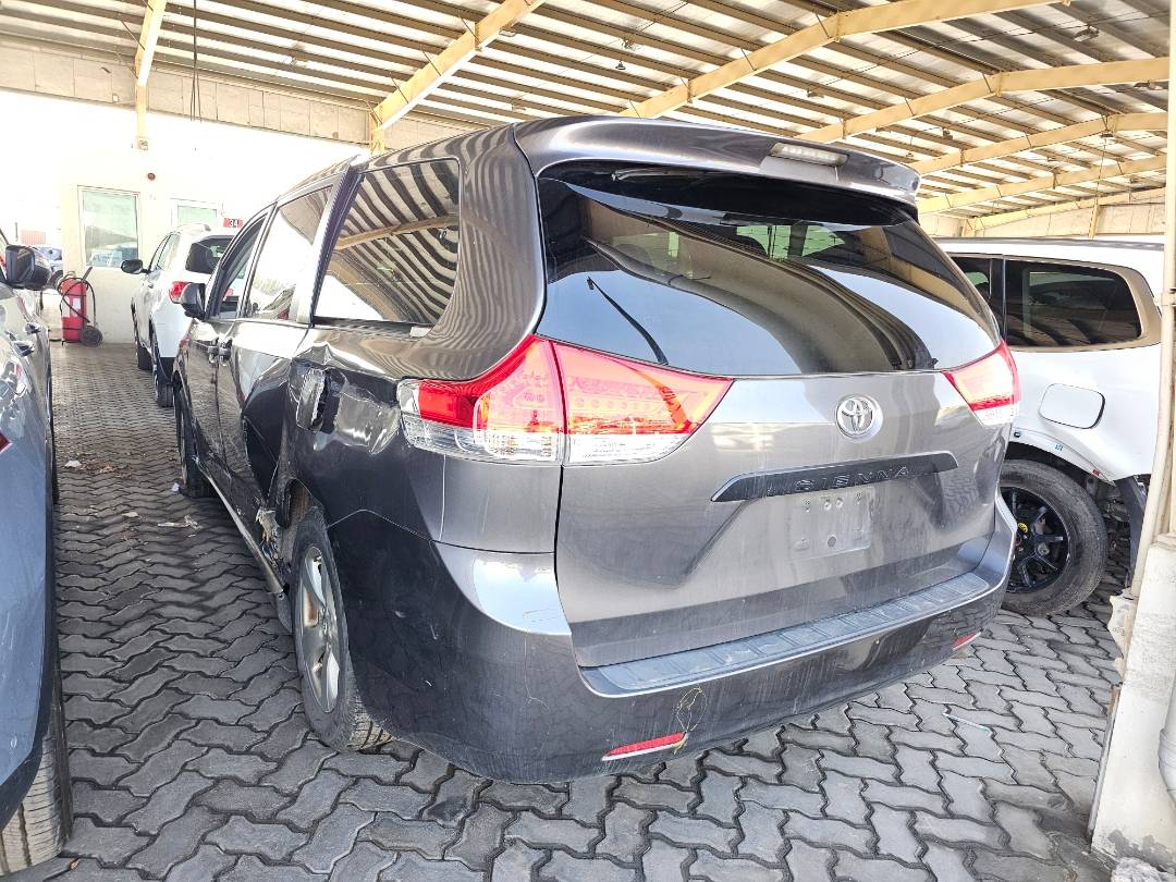 TOYOTA SIENNA