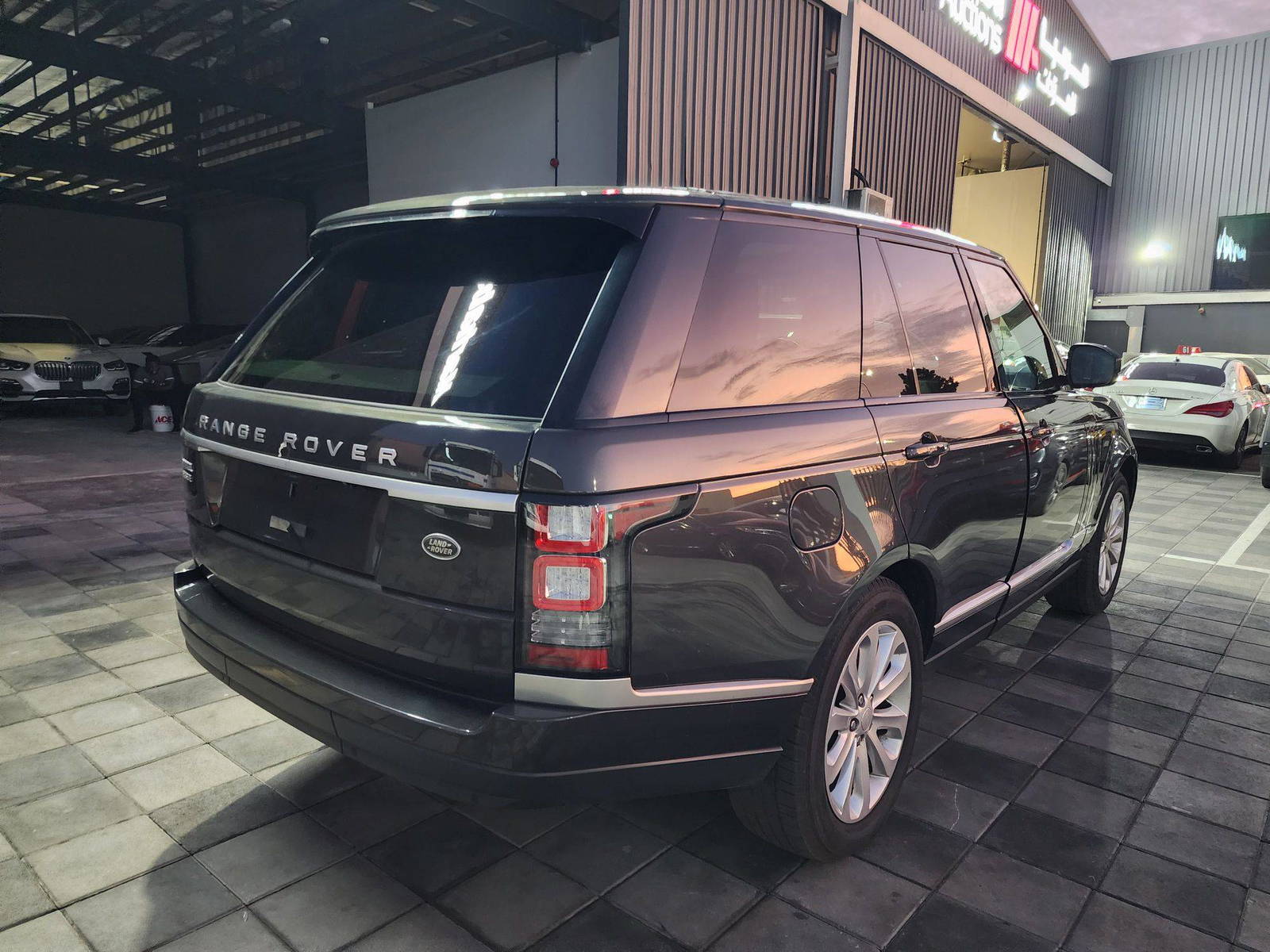 2014 LAND ROVER RANGE ROVER — 184470 Miles — Lot 191575 — Al Quoz - Marhaba Auctions Used Cars - Image 5