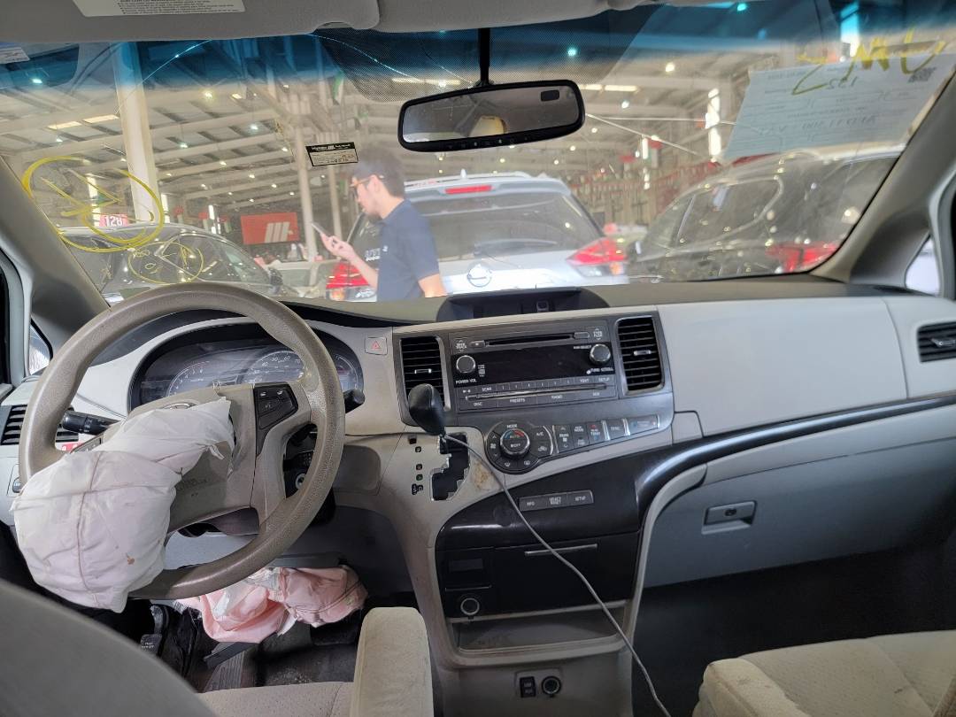 2014 TOYOTA SIENNA — 308510 Miles — Lot 416452 — Main - Marhaba Auctions Used Cars - Image 8