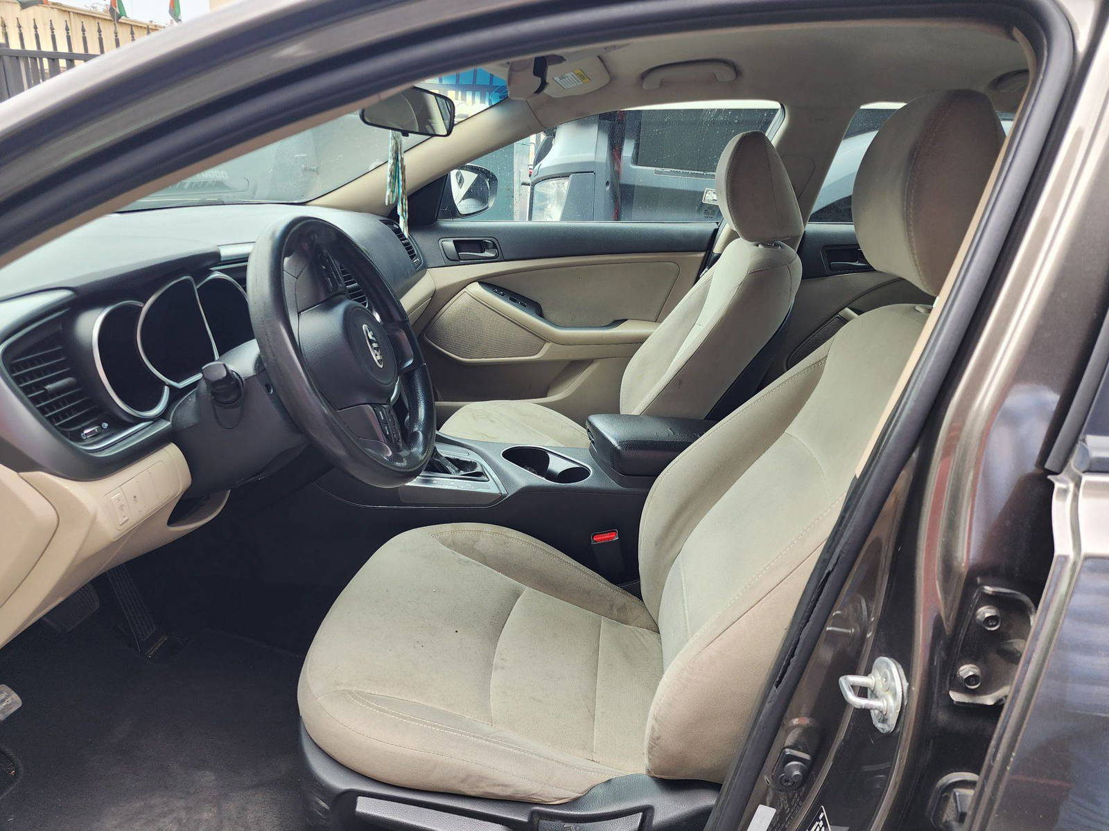 2014 KIA OPTIMA — 215668 Miles — Lot 83525 — Al Quoz - Marhaba Auctions Used Cars - Image 9