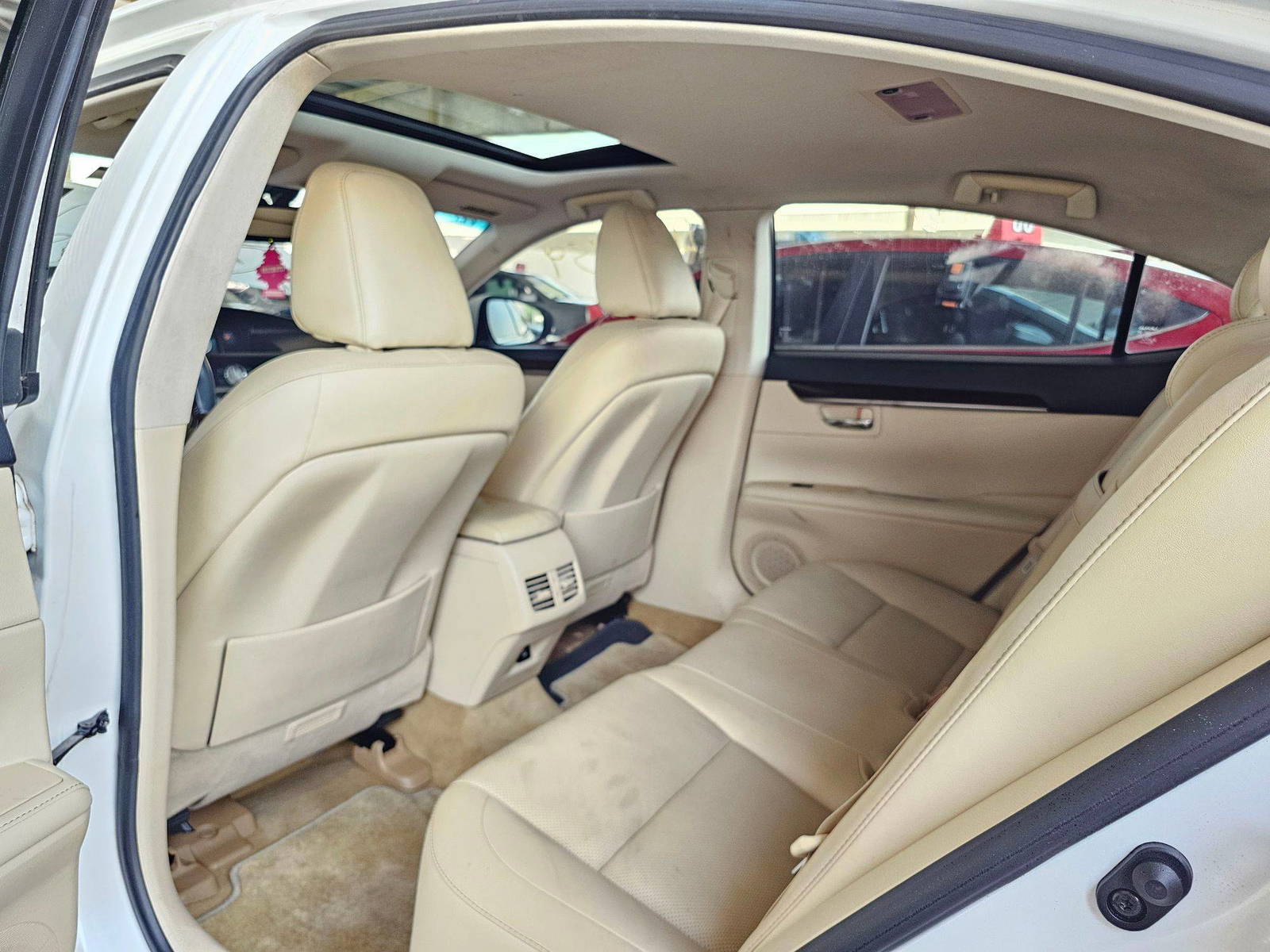 2014 LEXUS ES 350 — 141039 Miles — Lot 0E2148719 — Souq - Marhaba Auctions Used Cars - Image 6