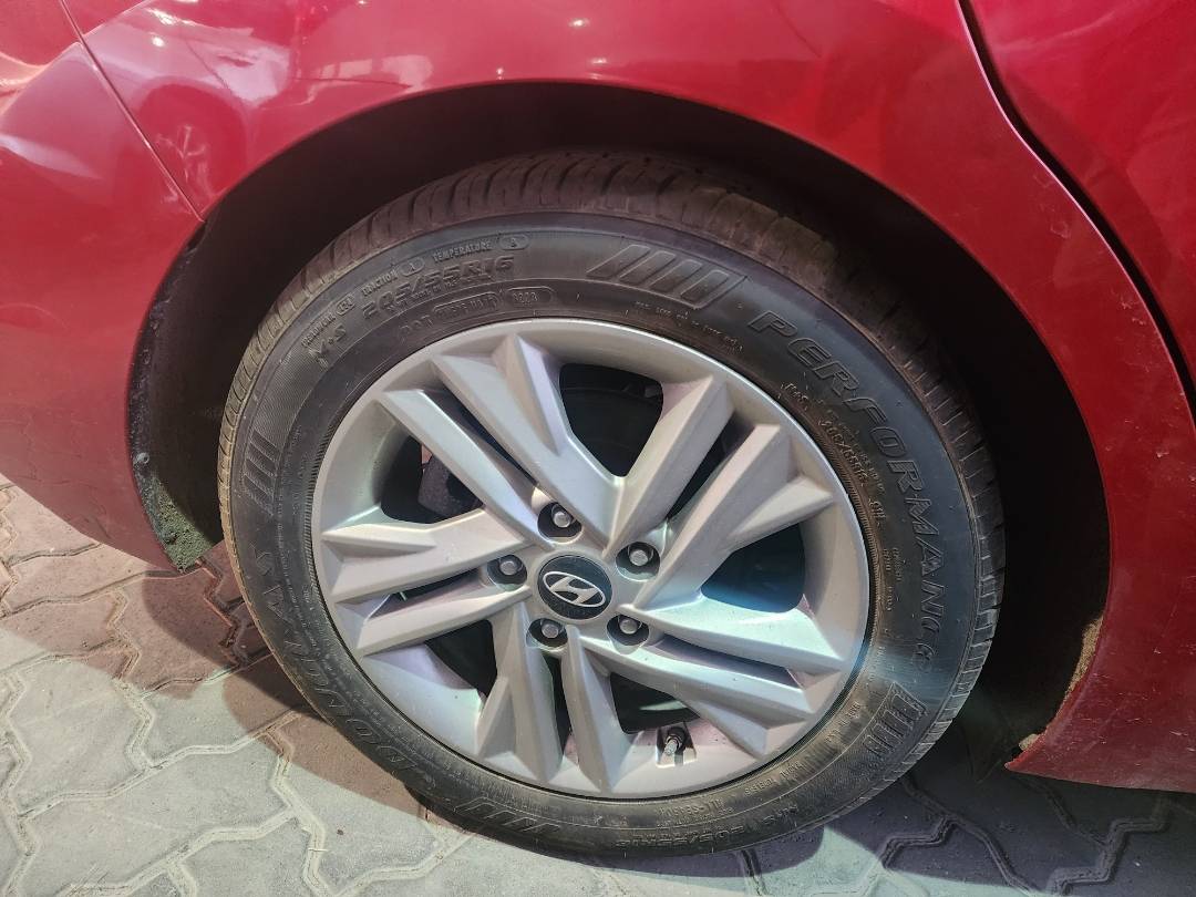 2019 HYUNDAI ELANTRA — 106066 Miles — Lot 42844144 — Souq - Marhaba Auctions Used Cars - Image 4