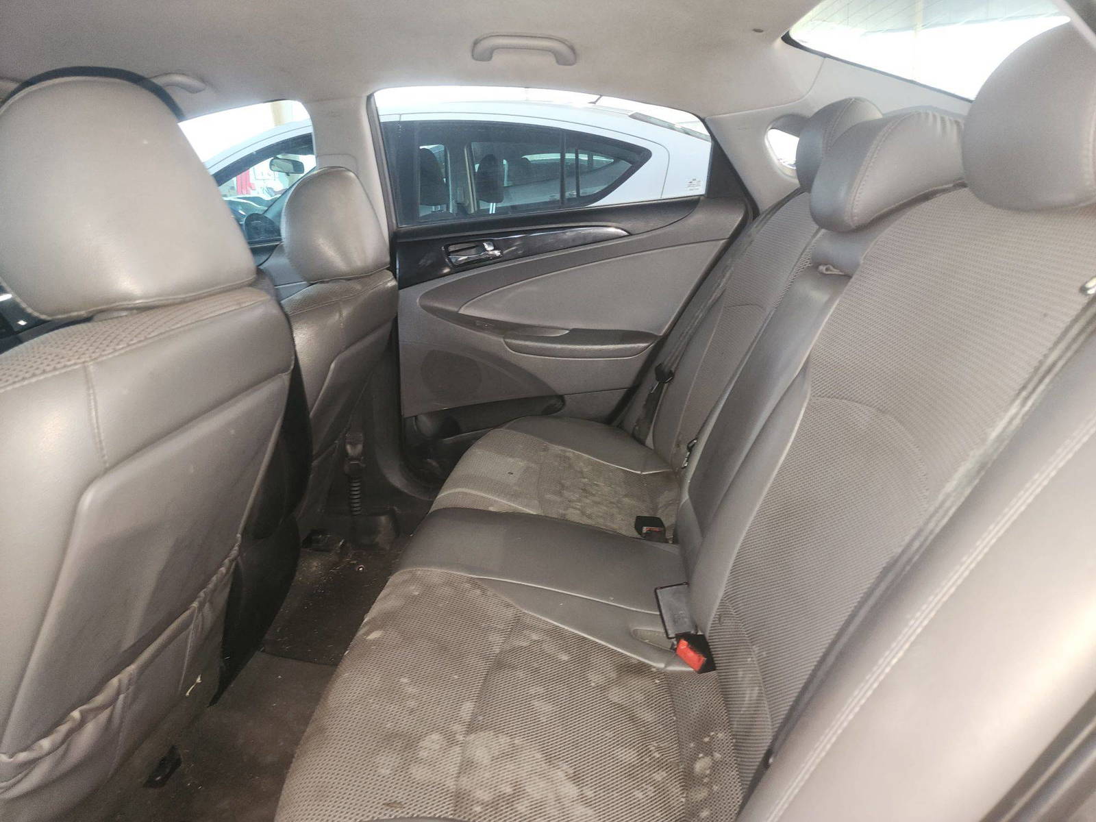 2014 HYUNDAI SONATA — 176598 Miles — Lot 38134602 — Souq - Marhaba Auctions Used Cars - Image 7