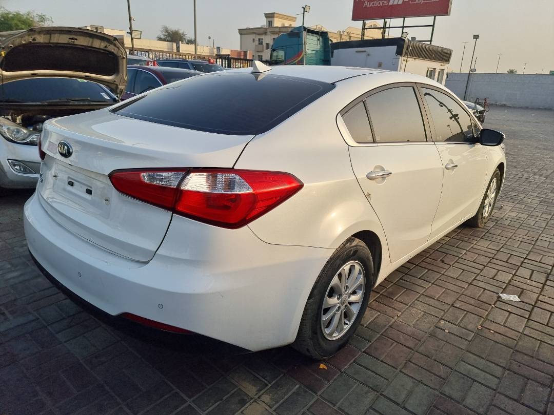 2015 KIA K3 — 149333 KM — Lot 214587 — Souq - Marhaba Auctions Used Cars - Image 4