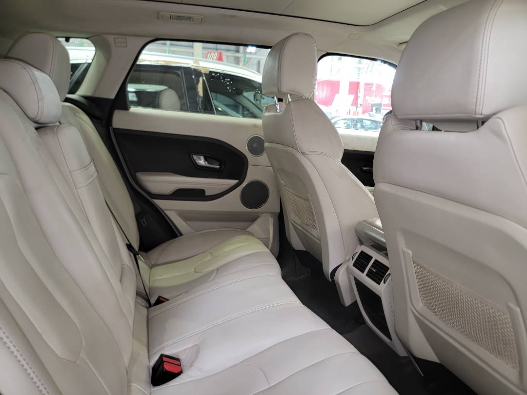 2012 LAND ROVER RANGE ROVER EVOQUE PRESTIGE PREMIUM — 141779 Miles — Lot 37348534 — Souq - Marhaba Auctions Used Cars - Image 6