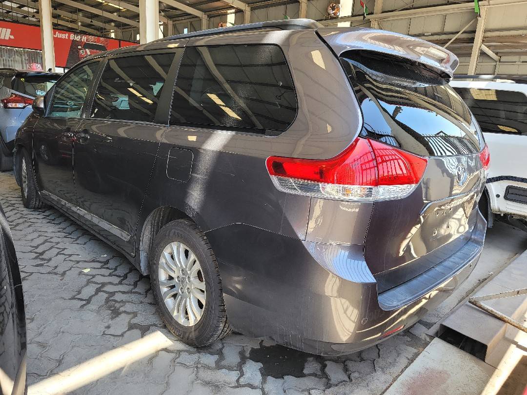 TOYOTA SIENNA