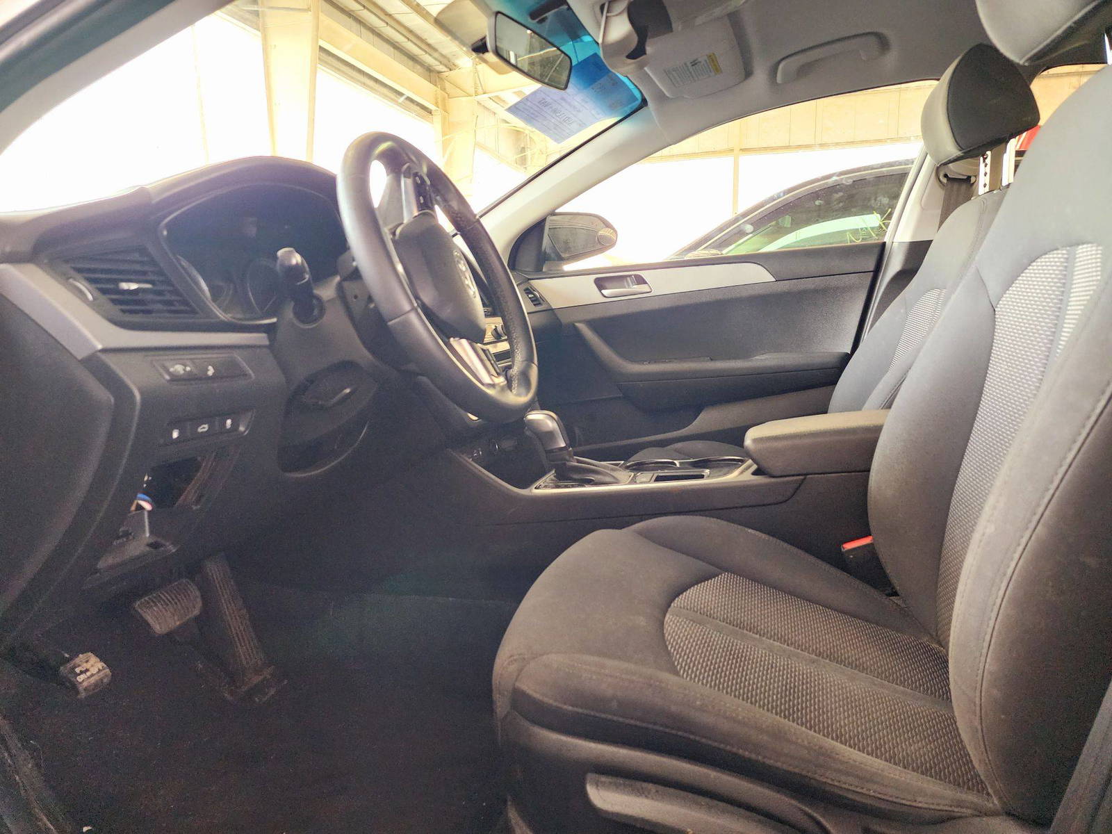 2018 HYUNDAI SONATA — 166744 KM — Lot 77044634 — Souq - Marhaba Auctions Used Cars - Image 8