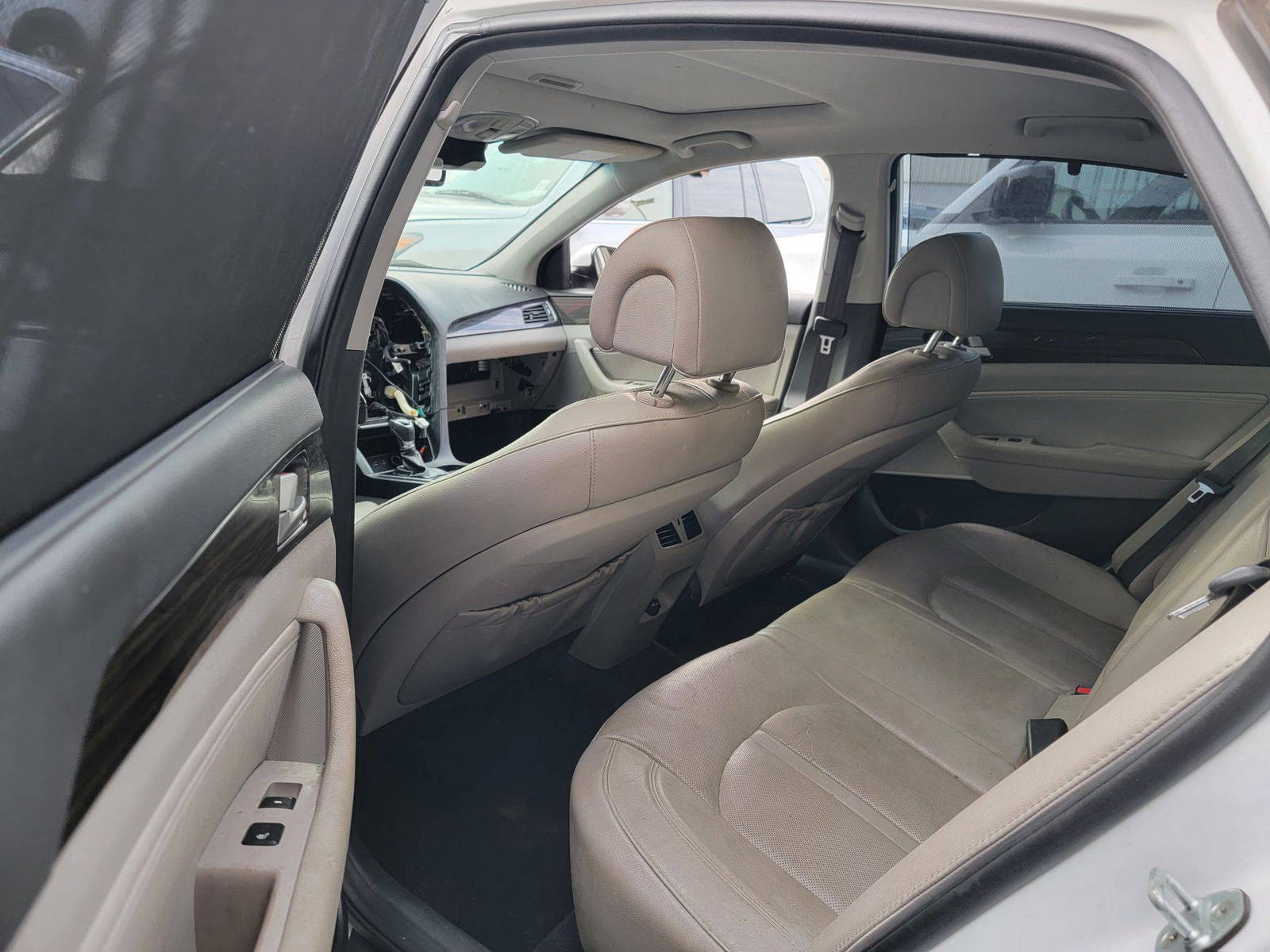 HYUNDAI SONATA 2017 - Marhaba Auction Used Cars - Image 8