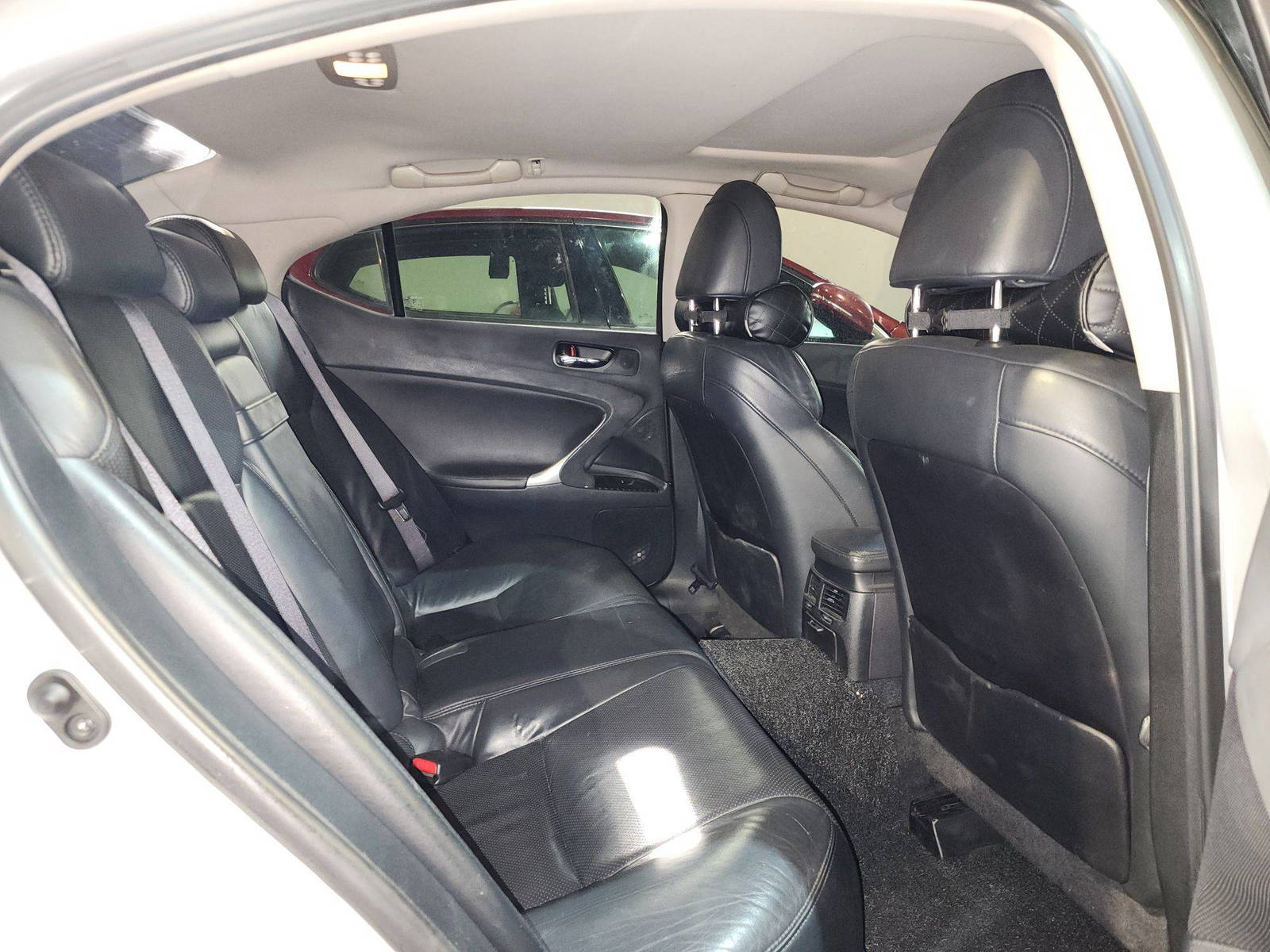 2007 LEXUS IS 250 — 228956 KM — Lot 047629 — Al Quoz - Marhaba Auctions Used Cars - Image 7
