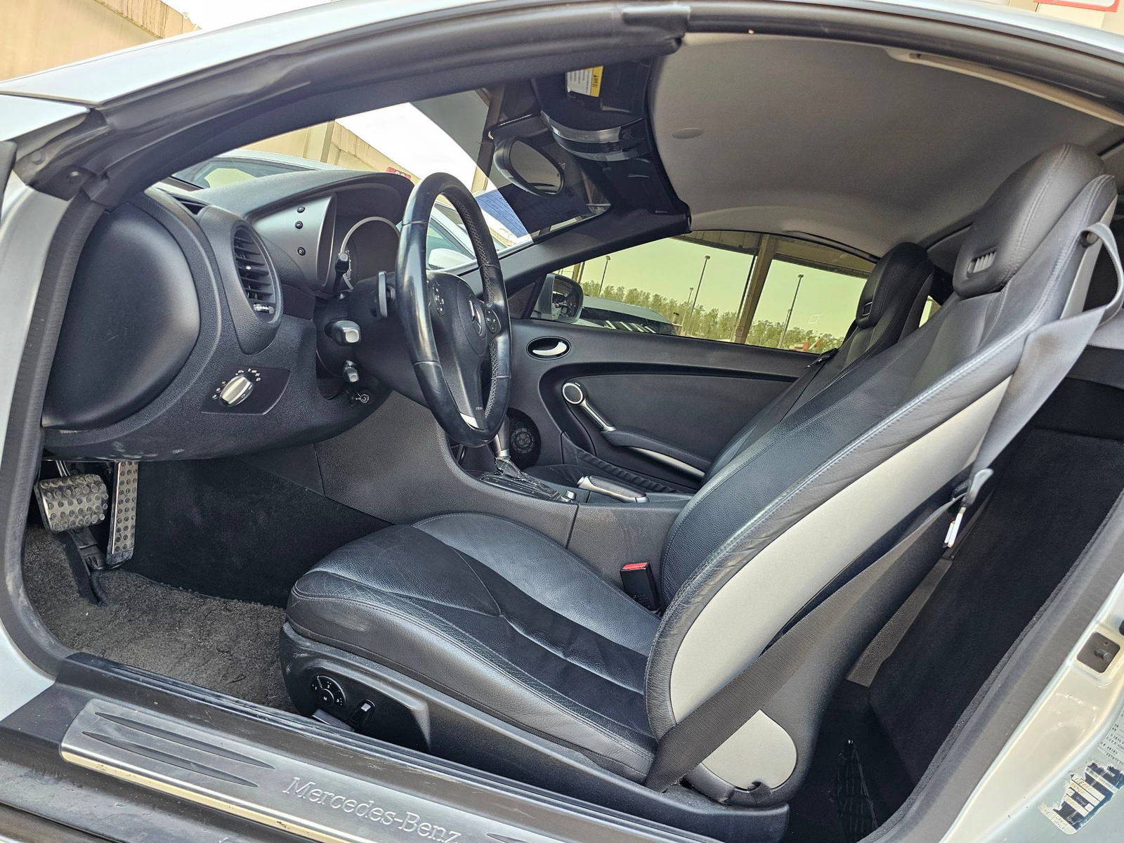 2010 MERCEDES BENZ SLK 350 — 146855 KM — Lot A6AF226405 — Souq - Marhaba Auctions Used Cars - Image 7