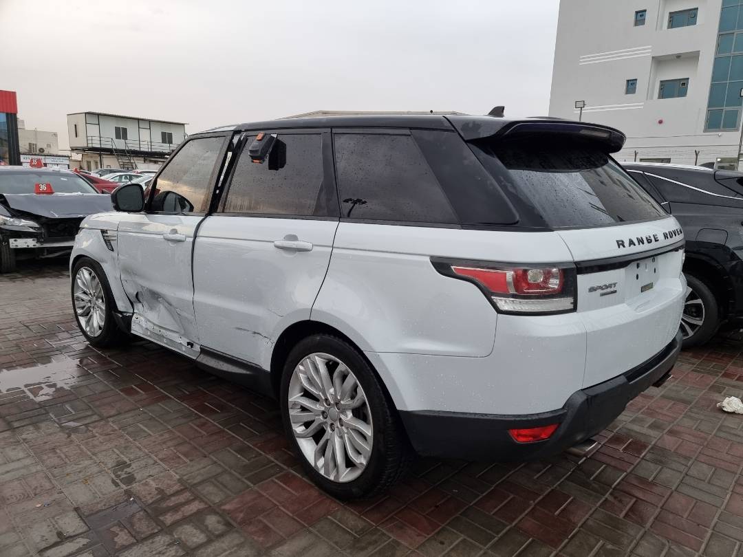 2016 LAND ROVER RANGE ROVER SPORT HSE — 97945 Miles — Lot F9GA117420 — Ind. 12 - Marhaba Auctions Used Cars - Image 4