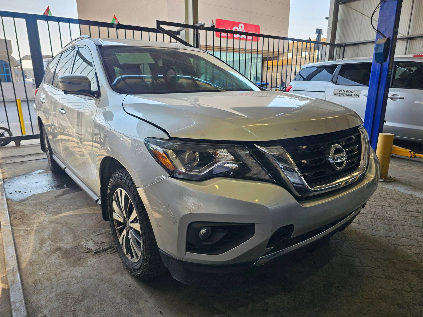 2017 NISSAN PATHFINDER — 186622 Miles — Lot C674154 — Main - Marhaba Auctions Used Cars - Image 4